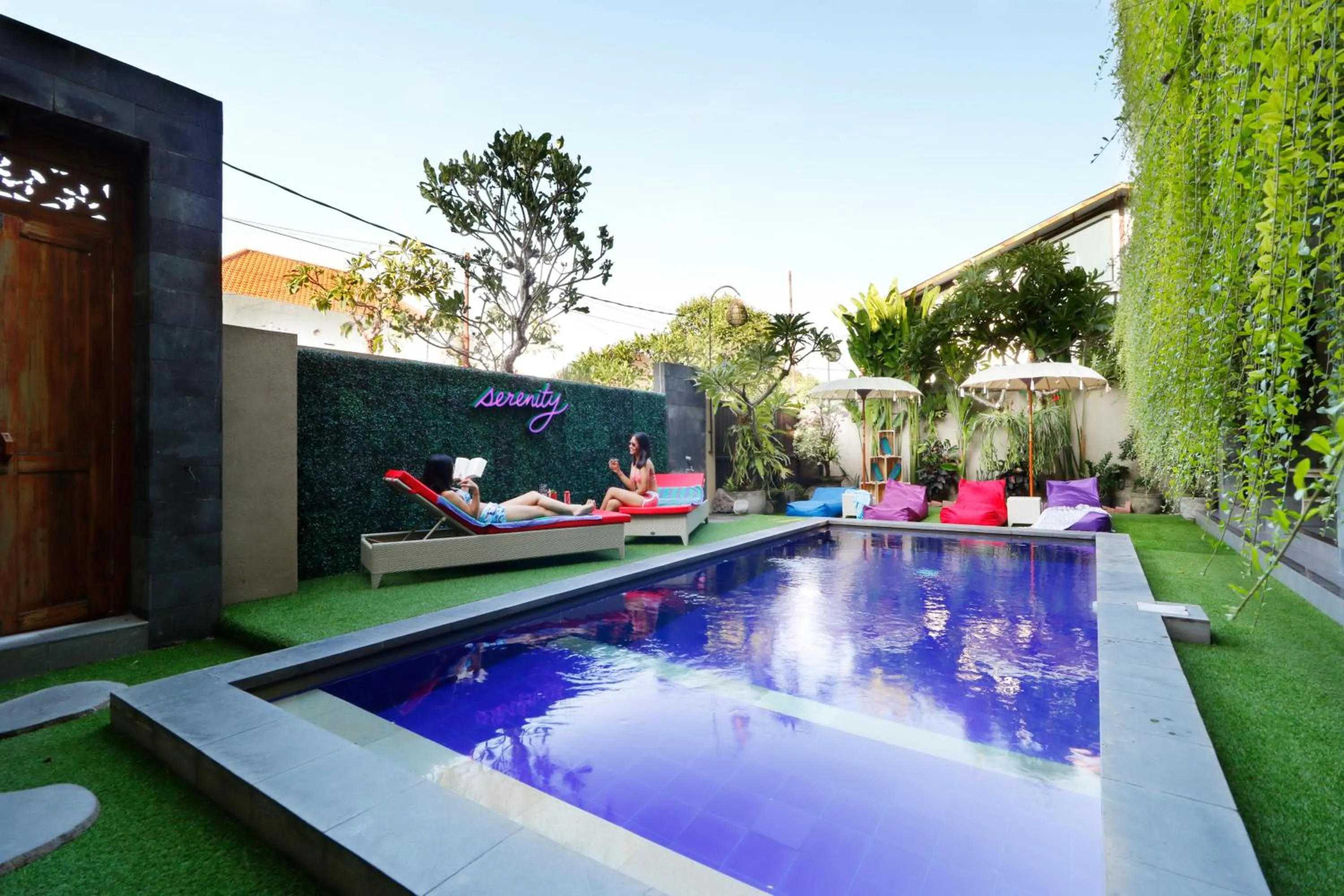 Swimming pool in Vansari Hotel