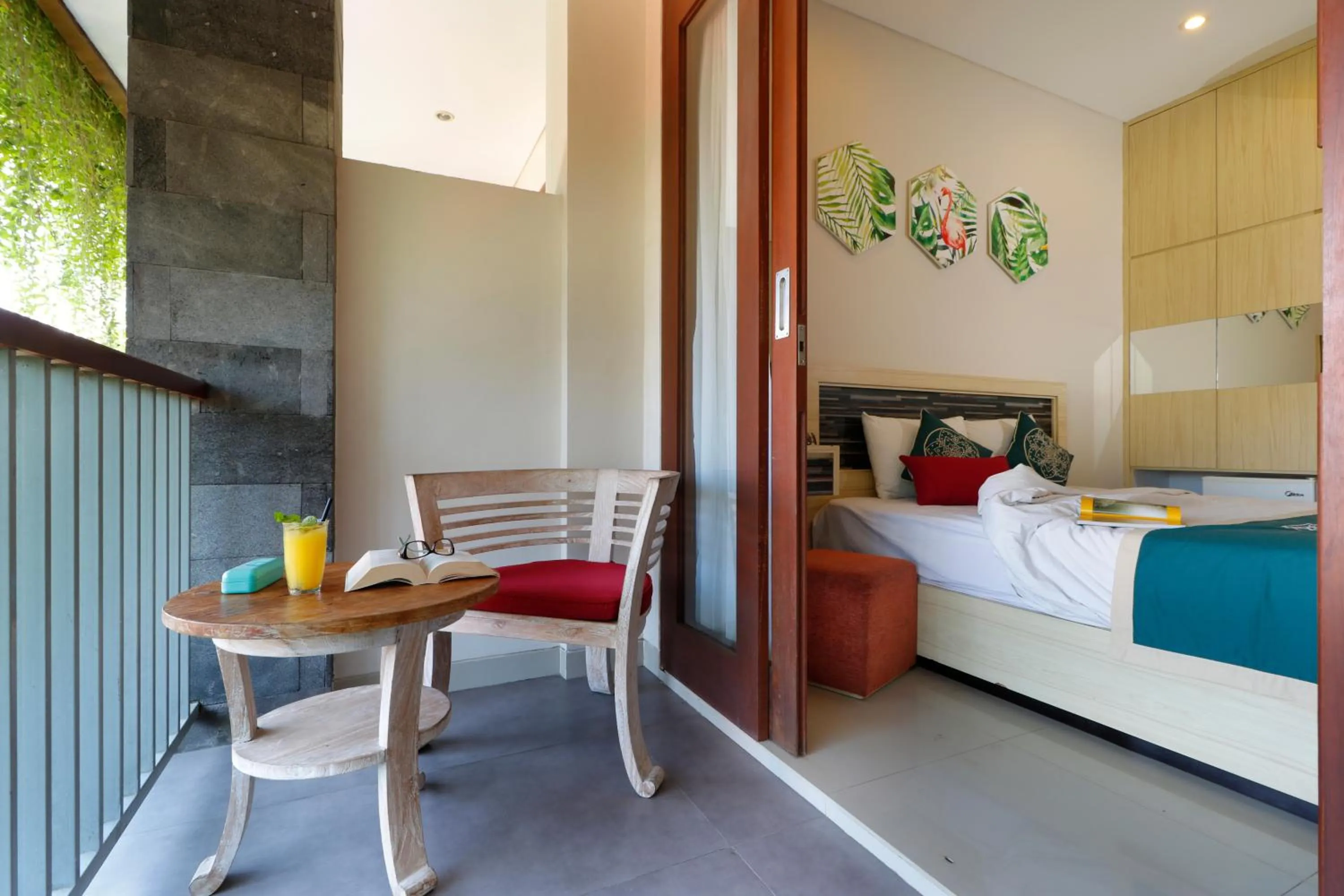 Balcony/Terrace, Bed in Vansari Hotel