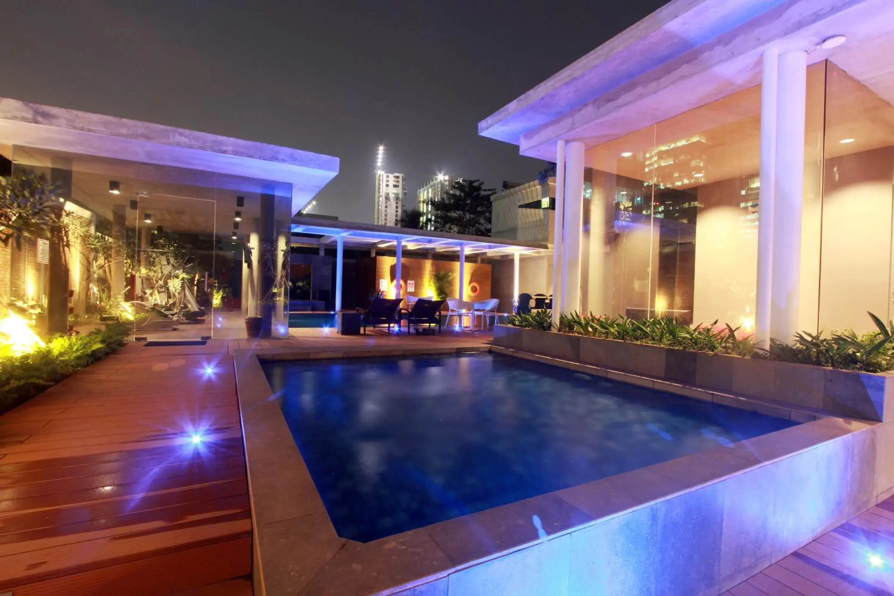 Swimming pool in Ra Premiere Simatupang Swimming pool in Ra Premiere Simatupang