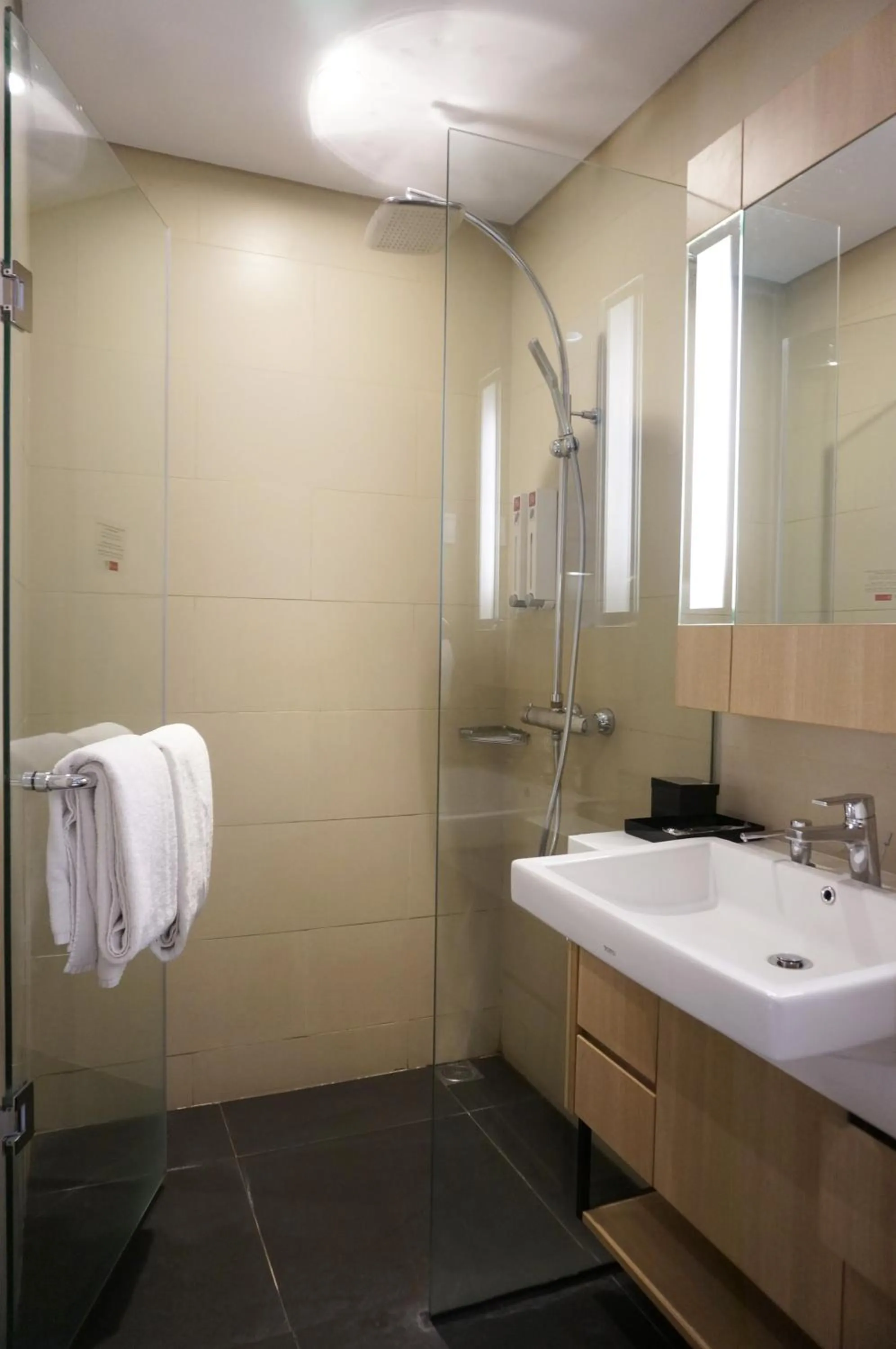 Bathroom in Ra Premiere Simatupang