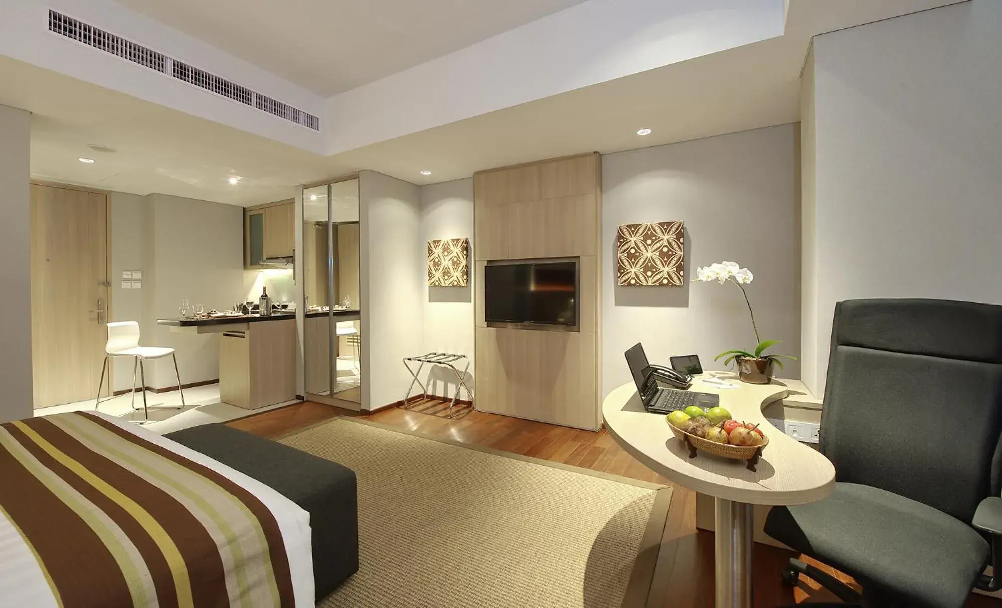 Coffee/tea facilities, Bed in Ra Premiere Simatupang Coffee/tea facilities, Bed in Ra Premiere Simatupang