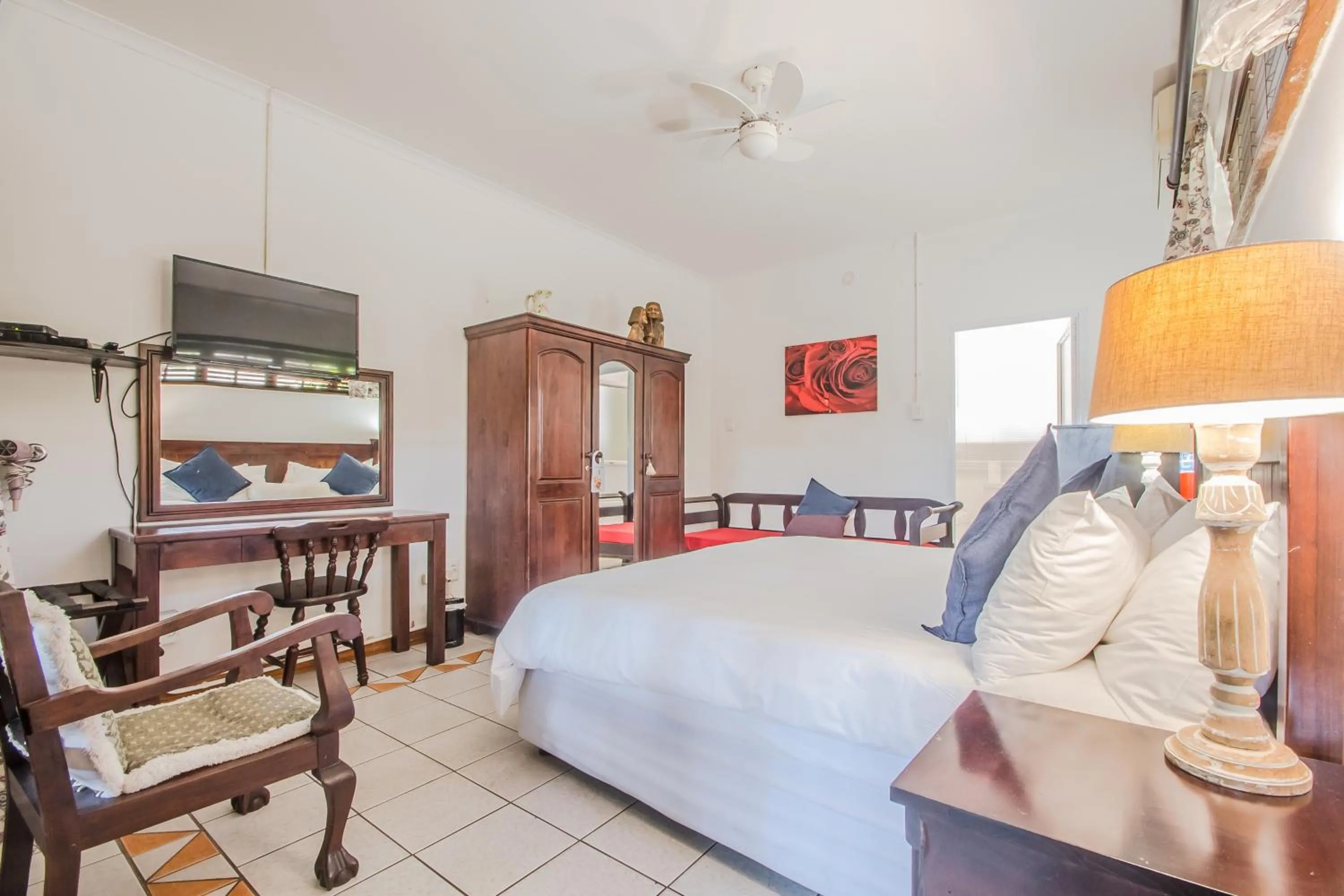 Bedroom, Bed in HoneyPot Guest house