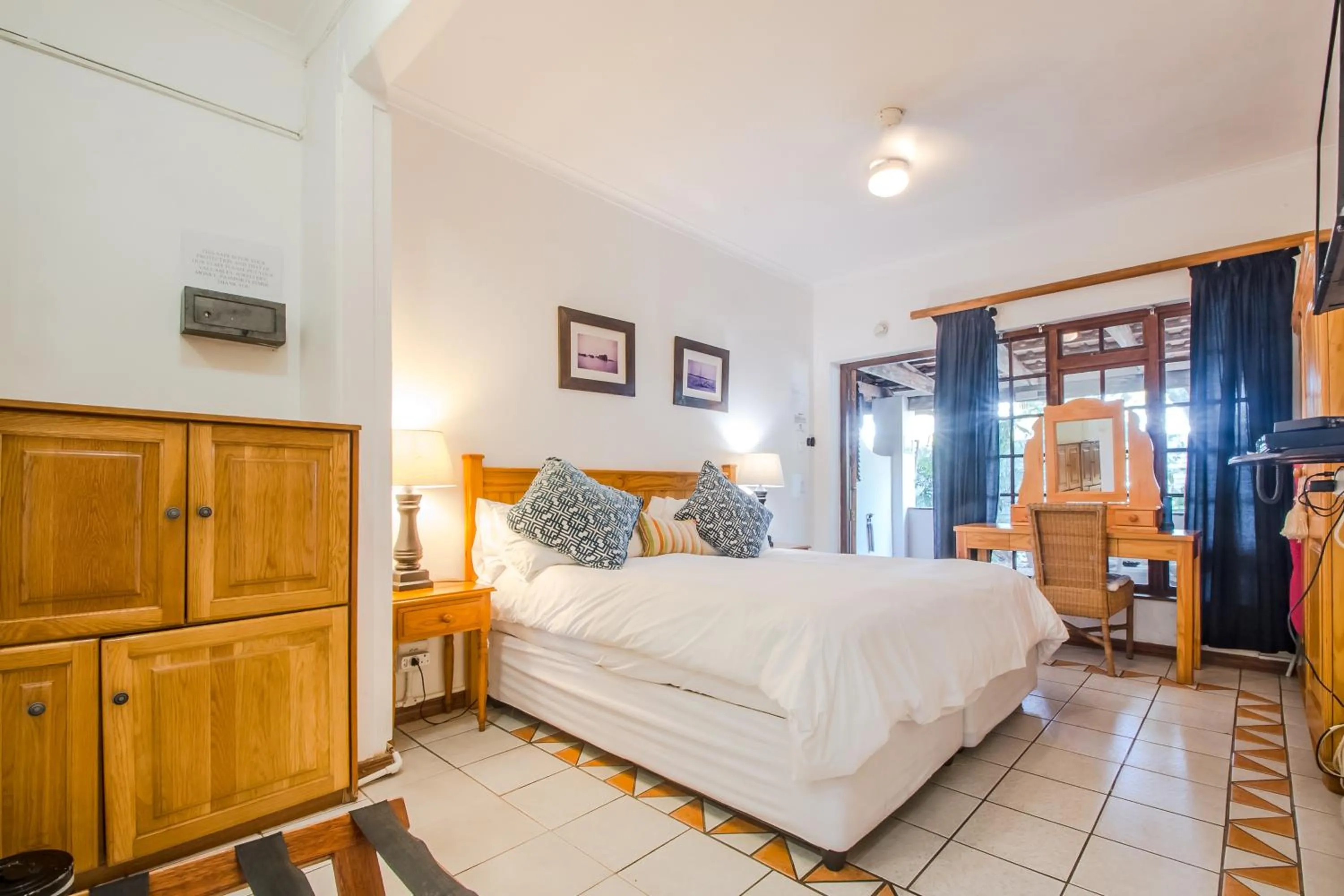 Bedroom, Bed in HoneyPot Guest house