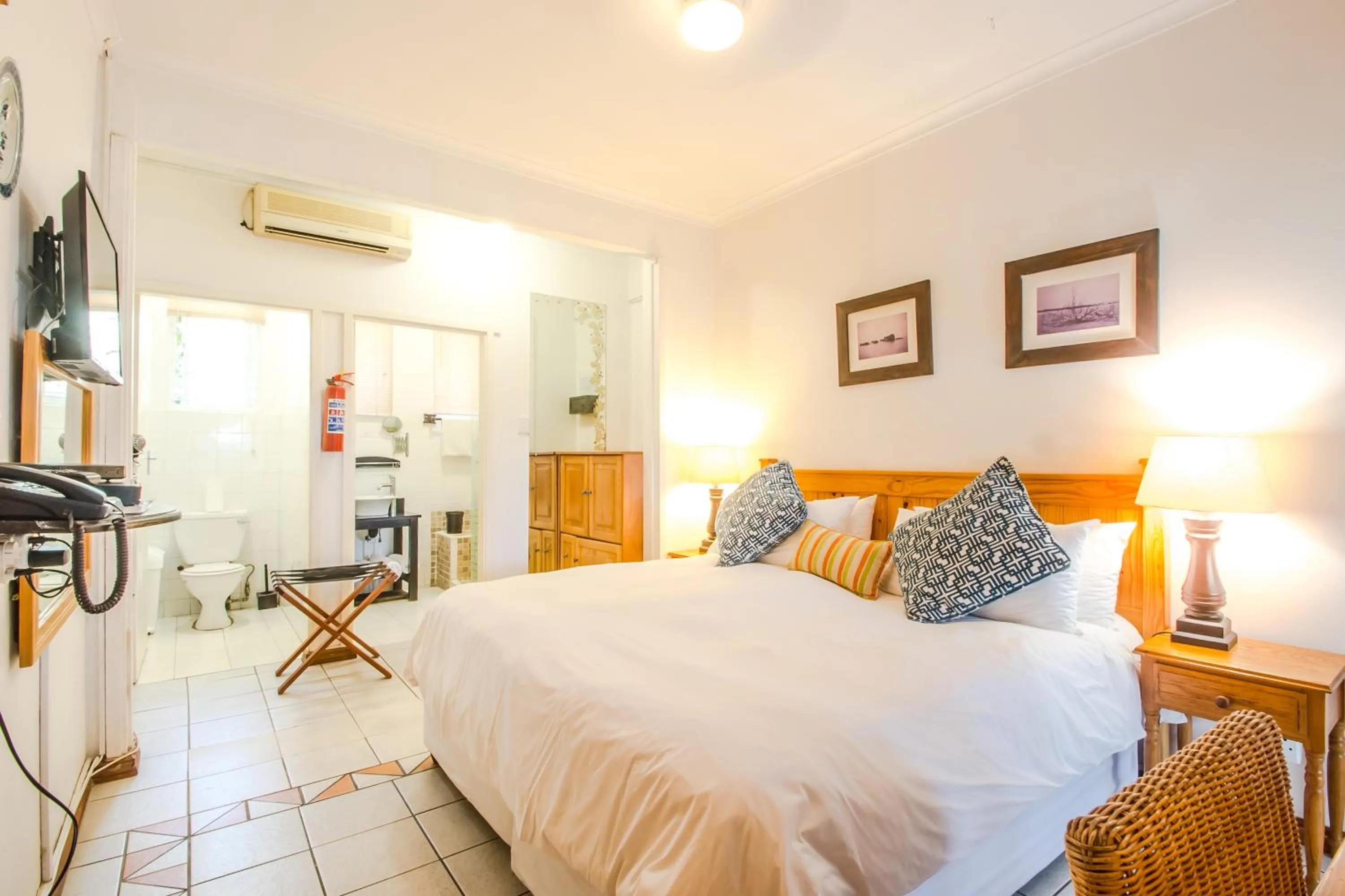 Bedroom, Bed in HoneyPot Guest house