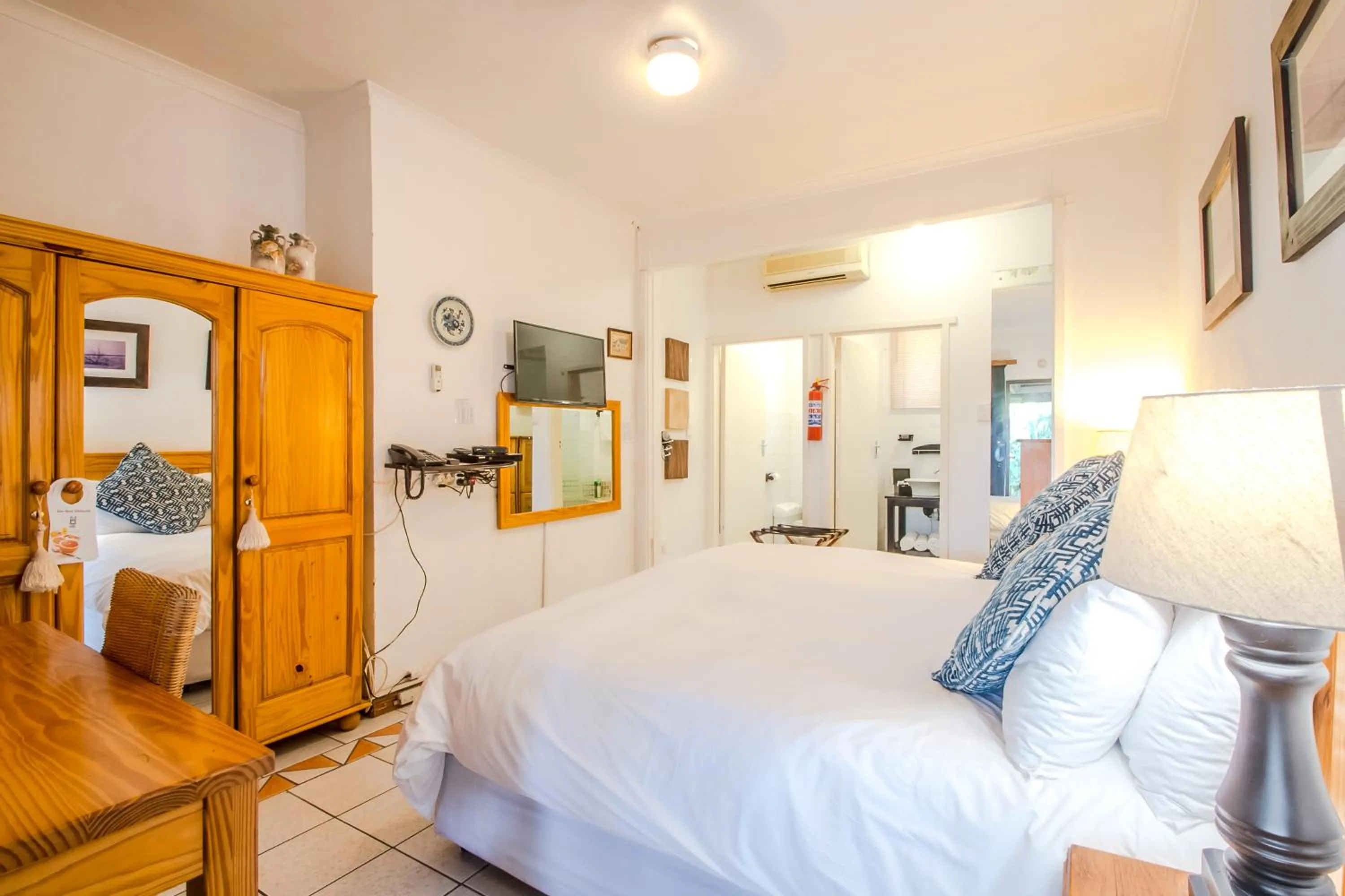 Bedroom, Bed in HoneyPot Guest house