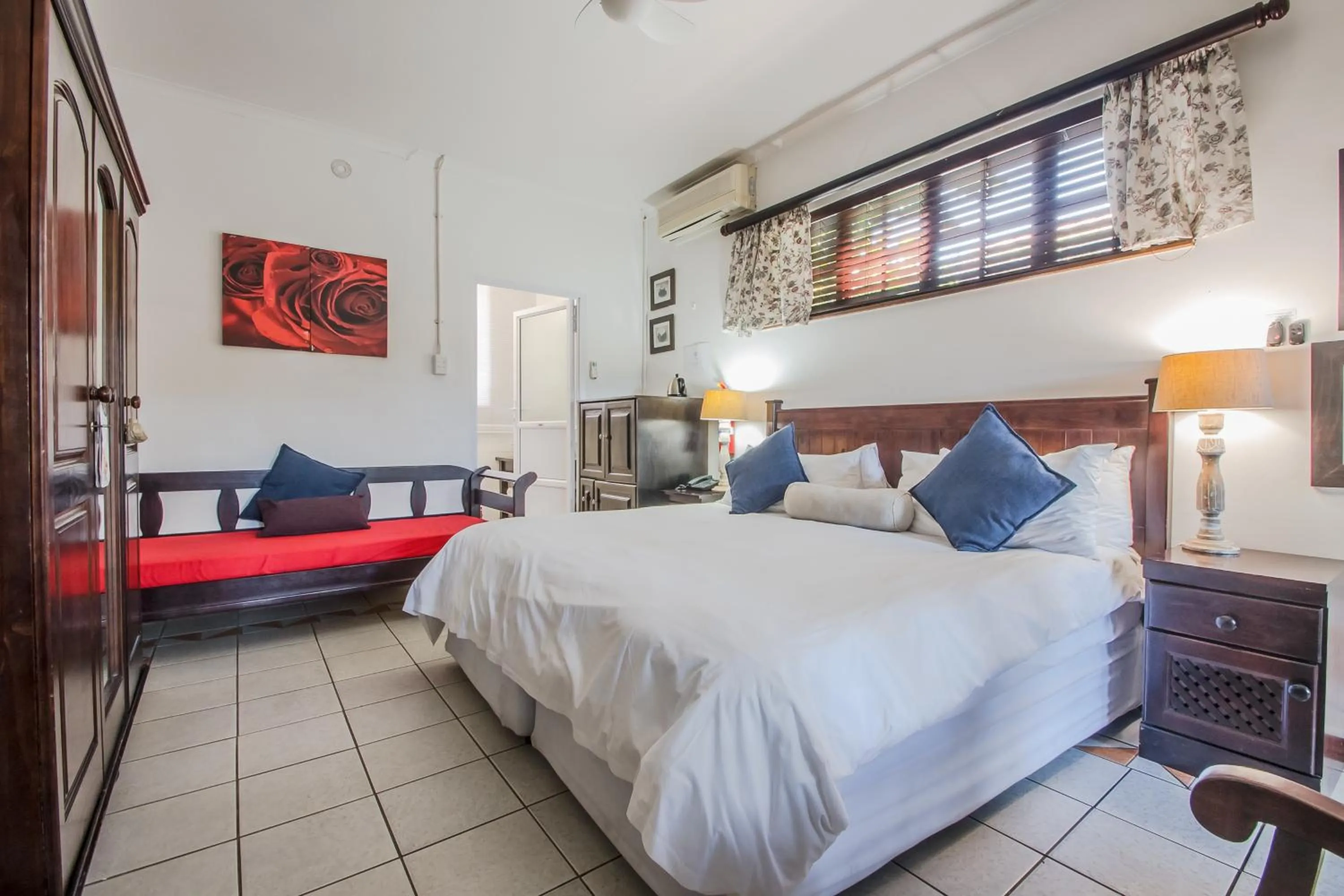 Bedroom, Bed in HoneyPot Guest house