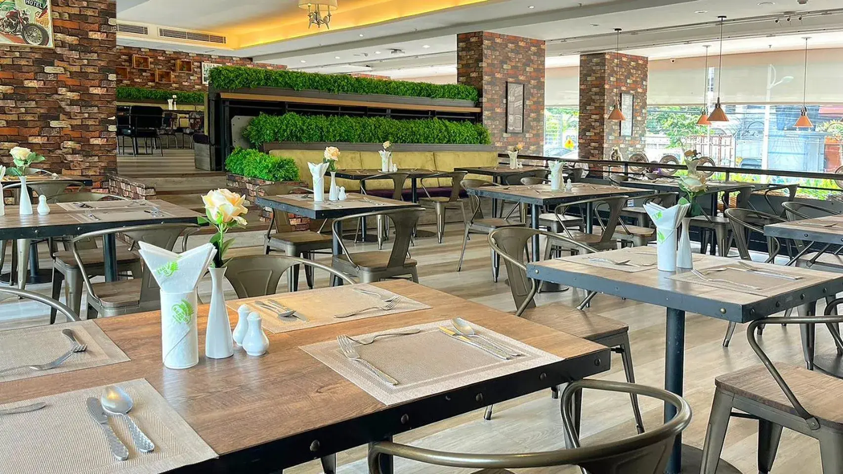 Restaurant/places to eat in The Bazaar Hotel Bangkok - MRT Lat Phrao Ratchadapisek Restaurant/places to eat in The Bazaar Hotel Bangkok - MRT Lat Phrao Ratchadapisek