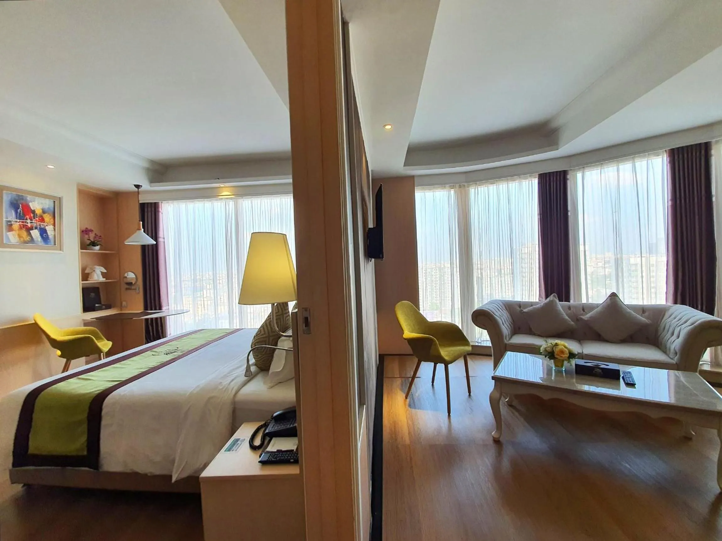 View (from property/room), Bed in The Bazaar Hotel Bangkok - MRT Lat Phrao Ratchadapisek