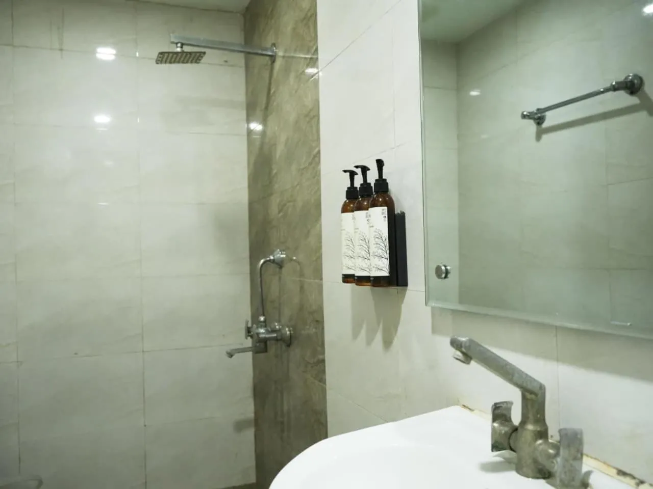 Hotel Modesty#Delhi Near By IGI Airport