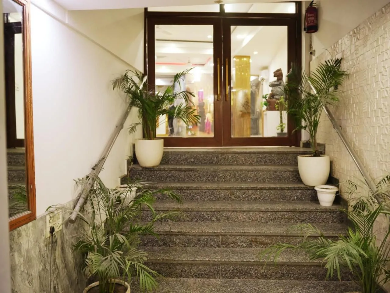 Hotel Modesty#Delhi Near By IGI Airport