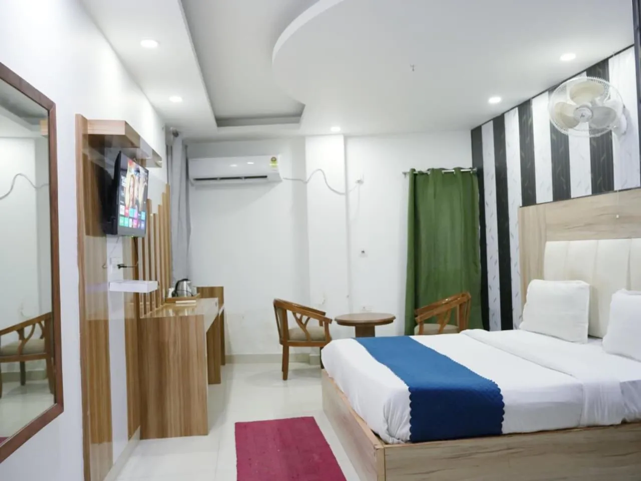 Bed in Hotel Modesty#Delhi Near By IGI Airport