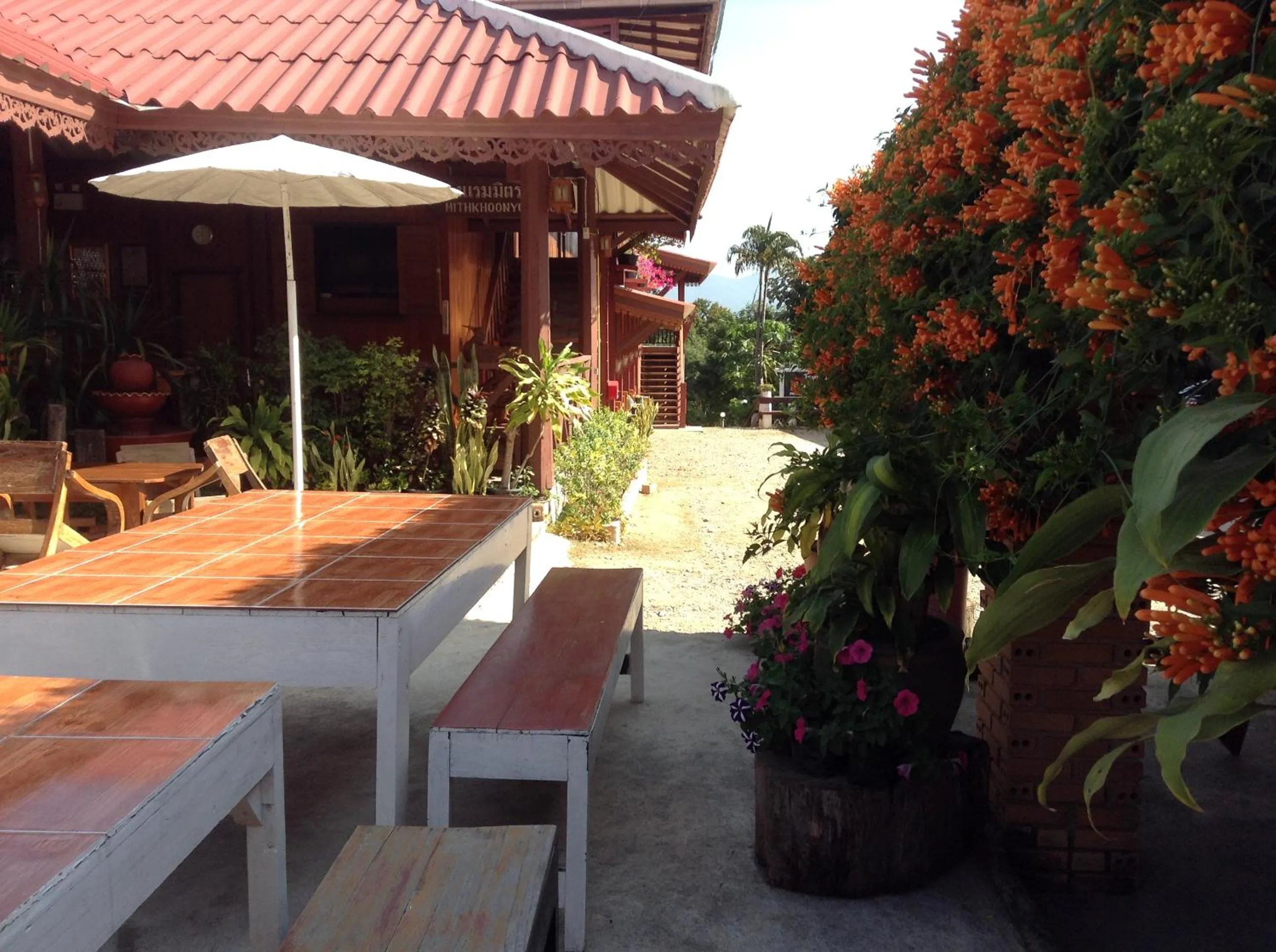 Restaurant/places to eat in Mitkhoonyoum Hotel