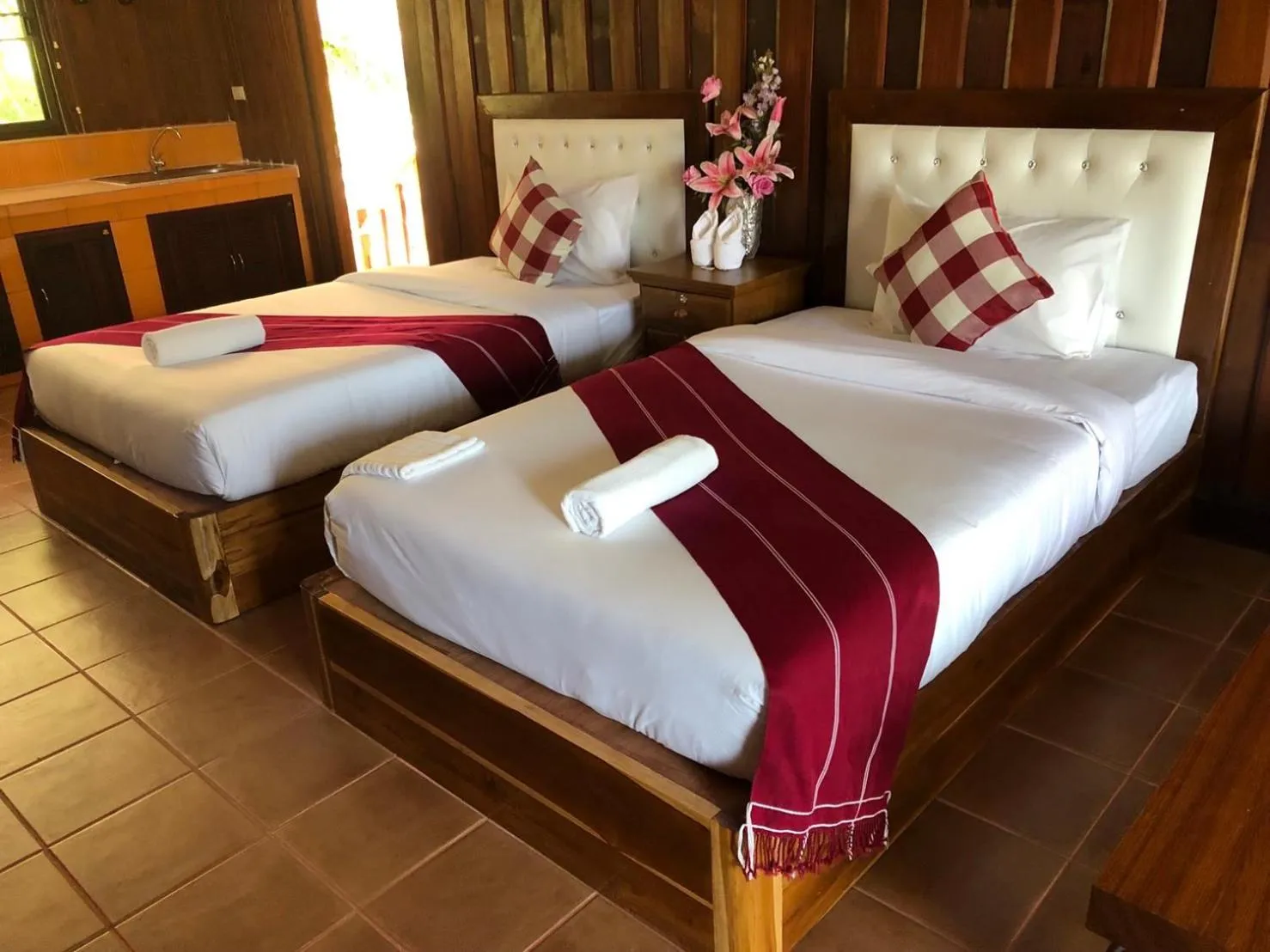 Photo of the whole room, Bed in Mitkhoonyoum Hotel