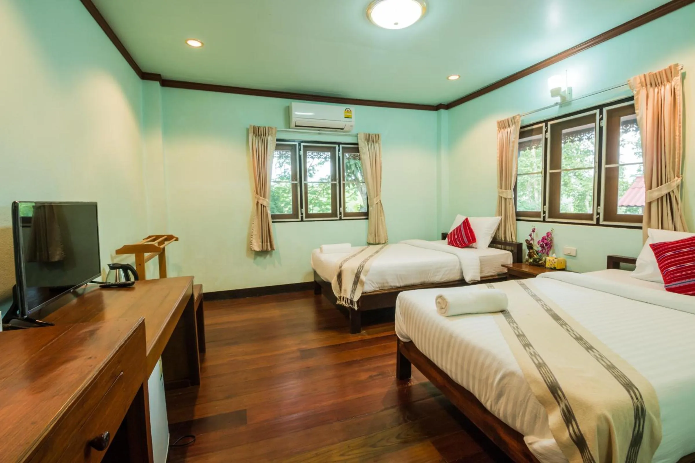 Property building, Bed in Mitkhoonyoum Hotel