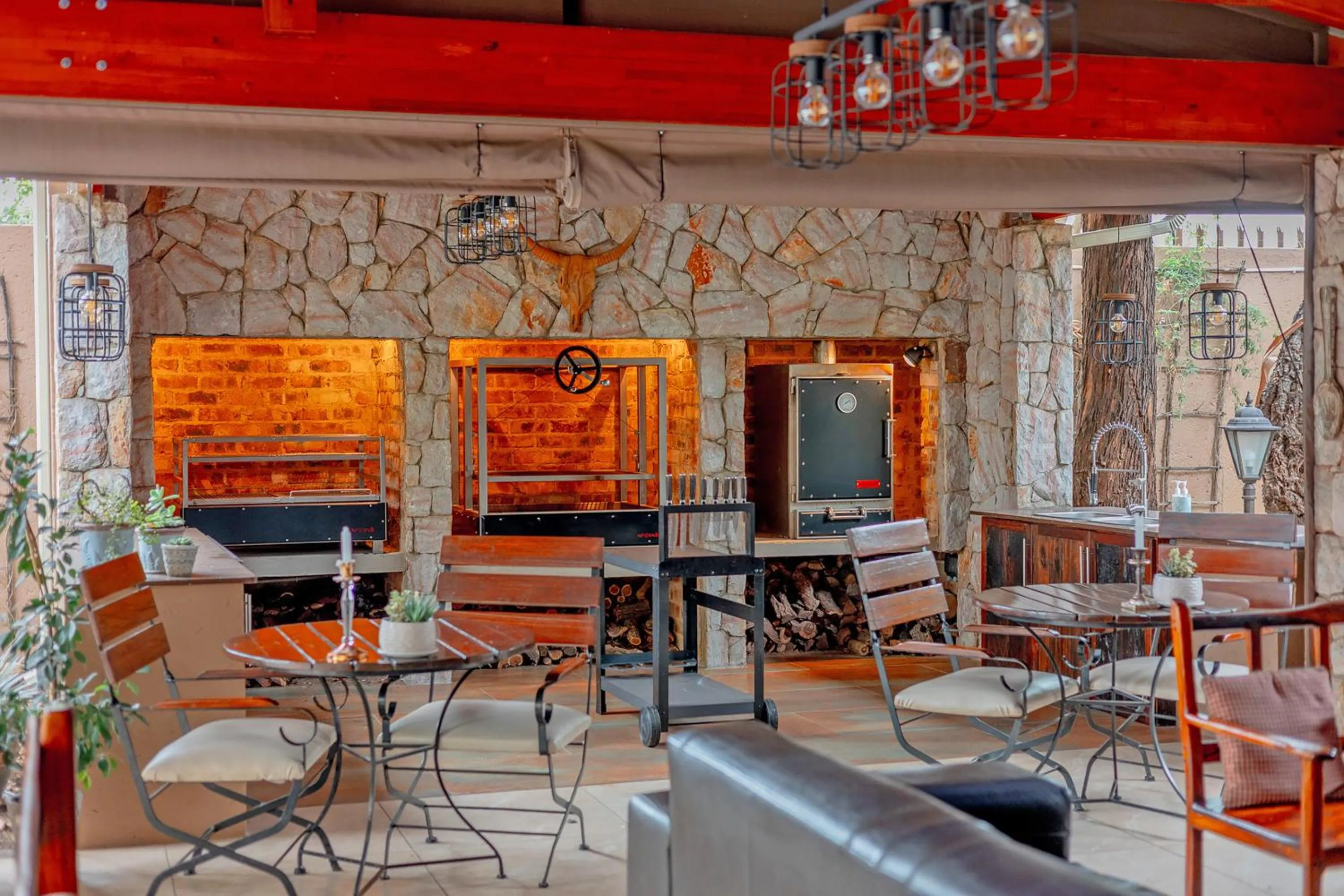 Restaurant/places to eat in Afrique Boutique Hotel O.R. Tambo