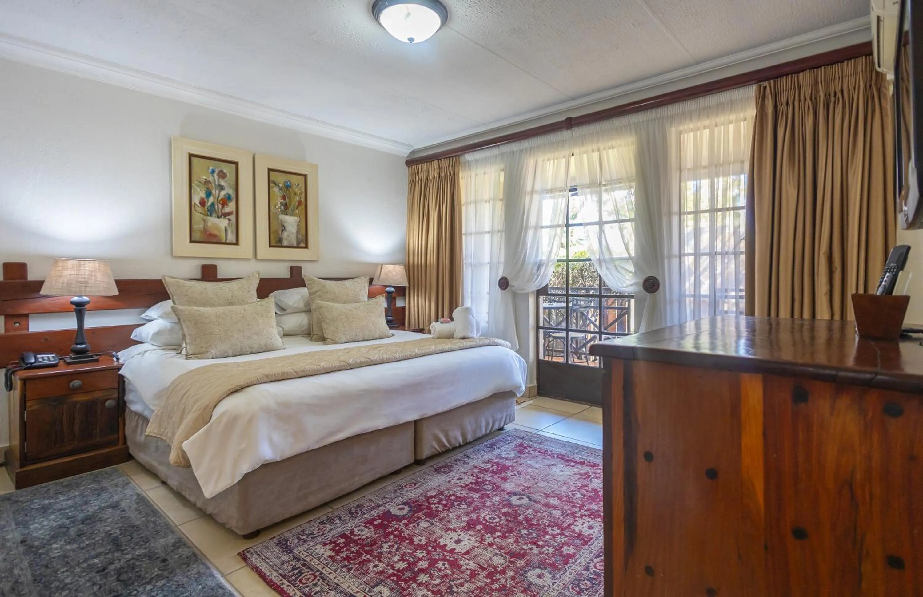 Bedroom, Bed in Afrique Boutique Hotel O.R. Tambo