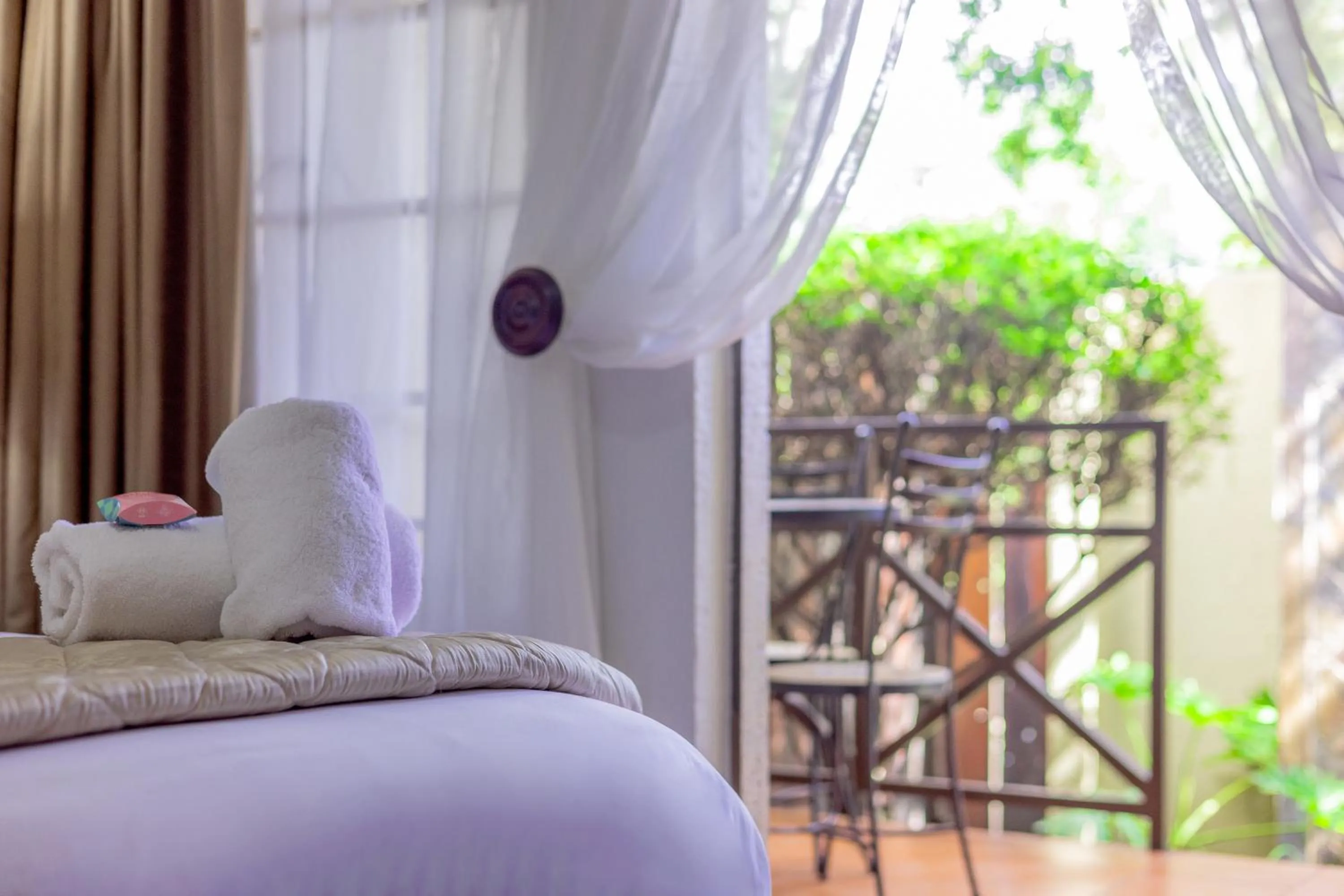 Decorative detail, Bed in Afrique Boutique Hotel O.R. Tambo