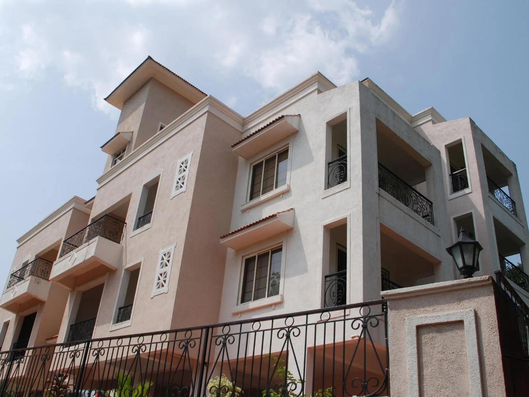 Property building in La Vida Studio Inn Baga- Goa- By Lords Hotels and Resorts