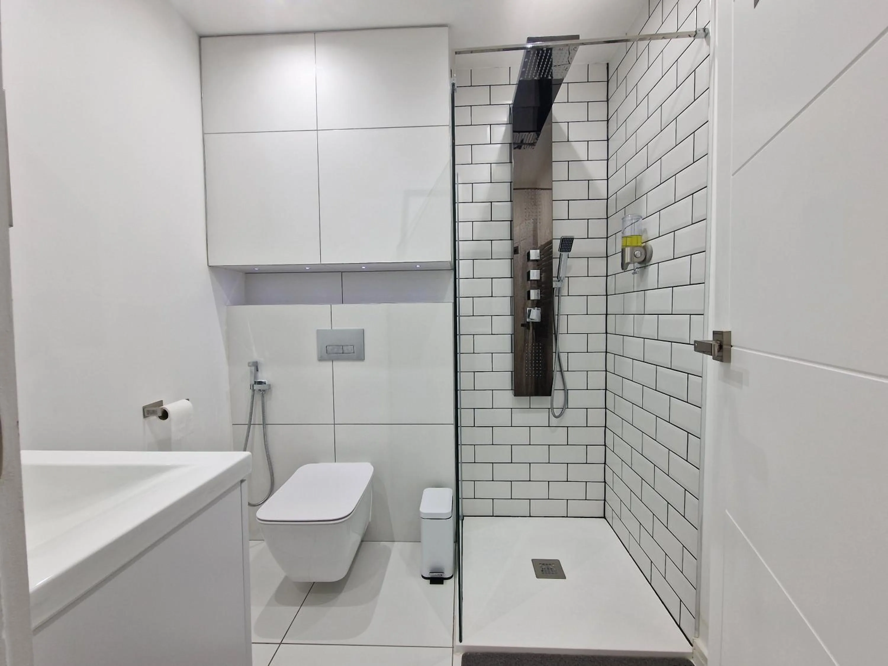 Shower in Beautiful Rooms, The London Collection