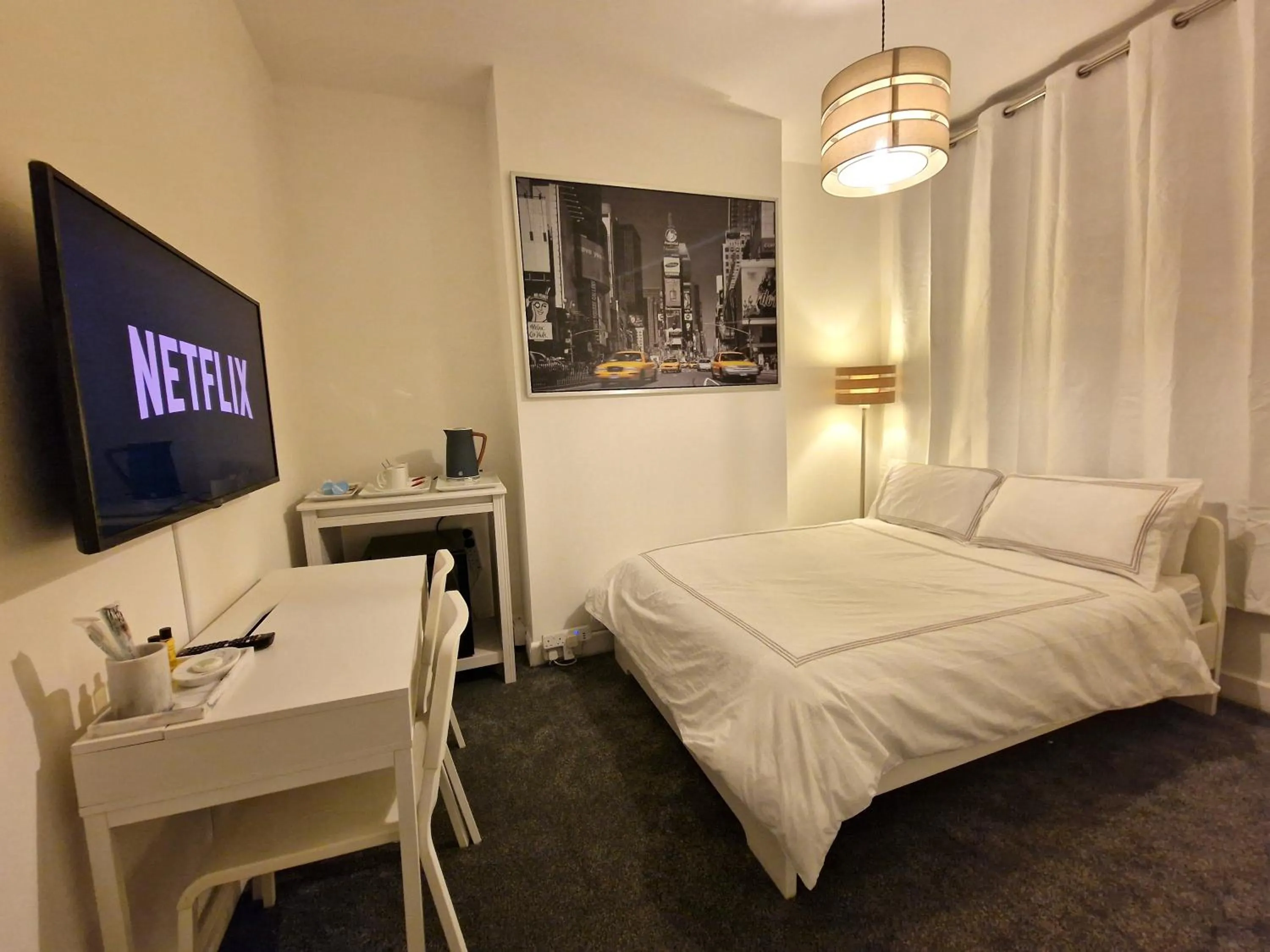 Bed in Beautiful Rooms, The London Collection