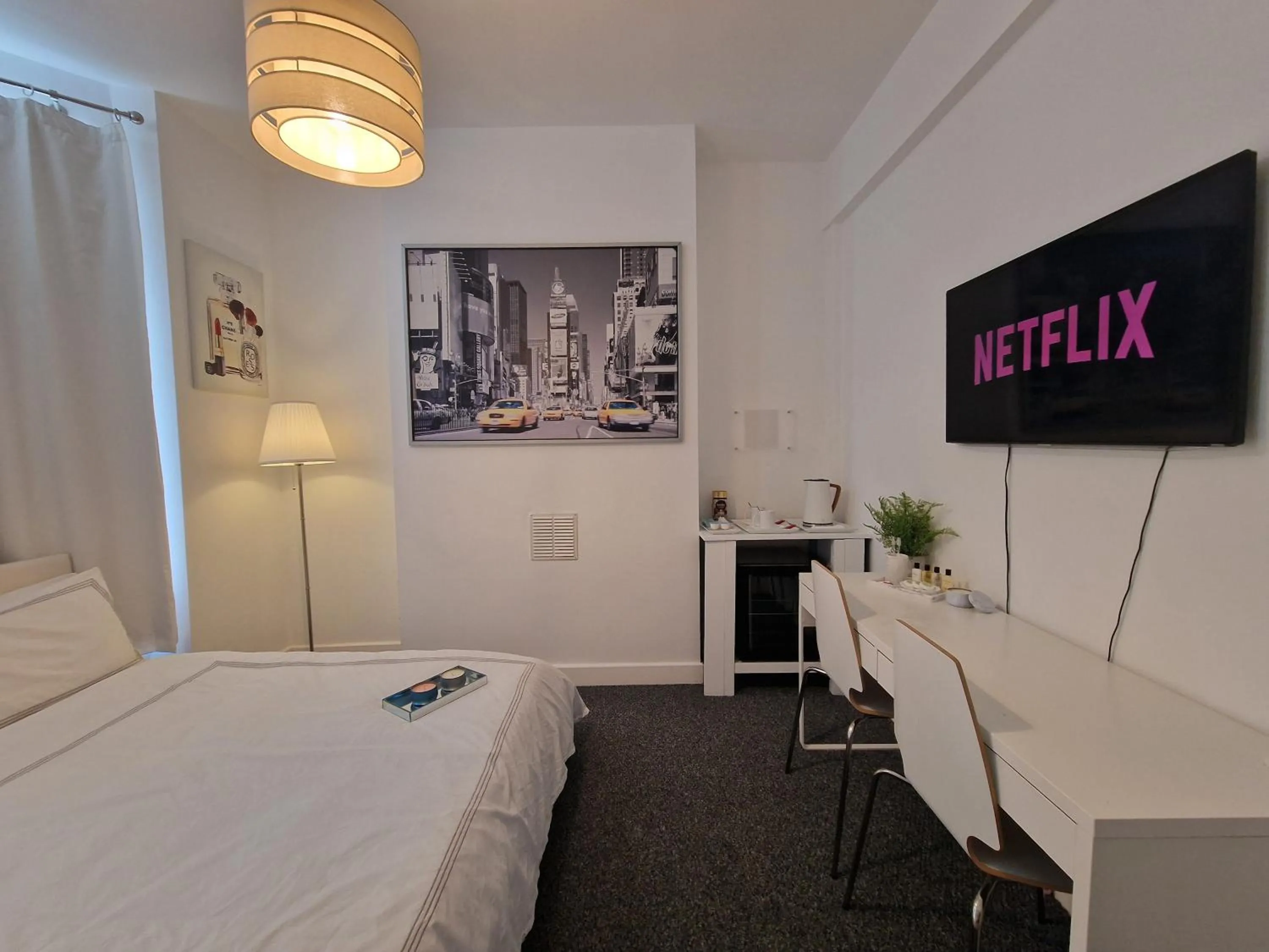 Bed in Beautiful Rooms, The London Collection