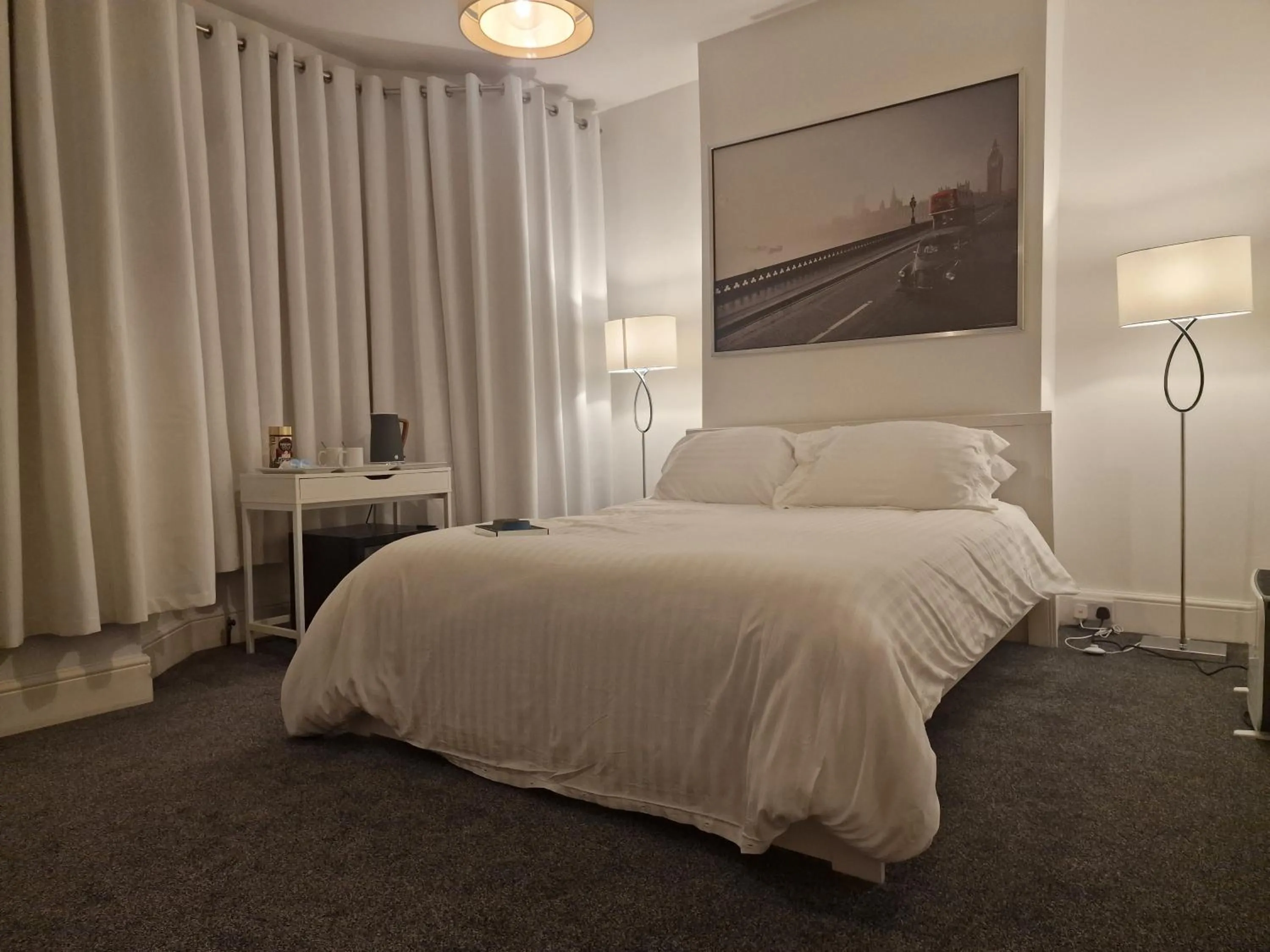 Bed in Beautiful Rooms, The London Collection