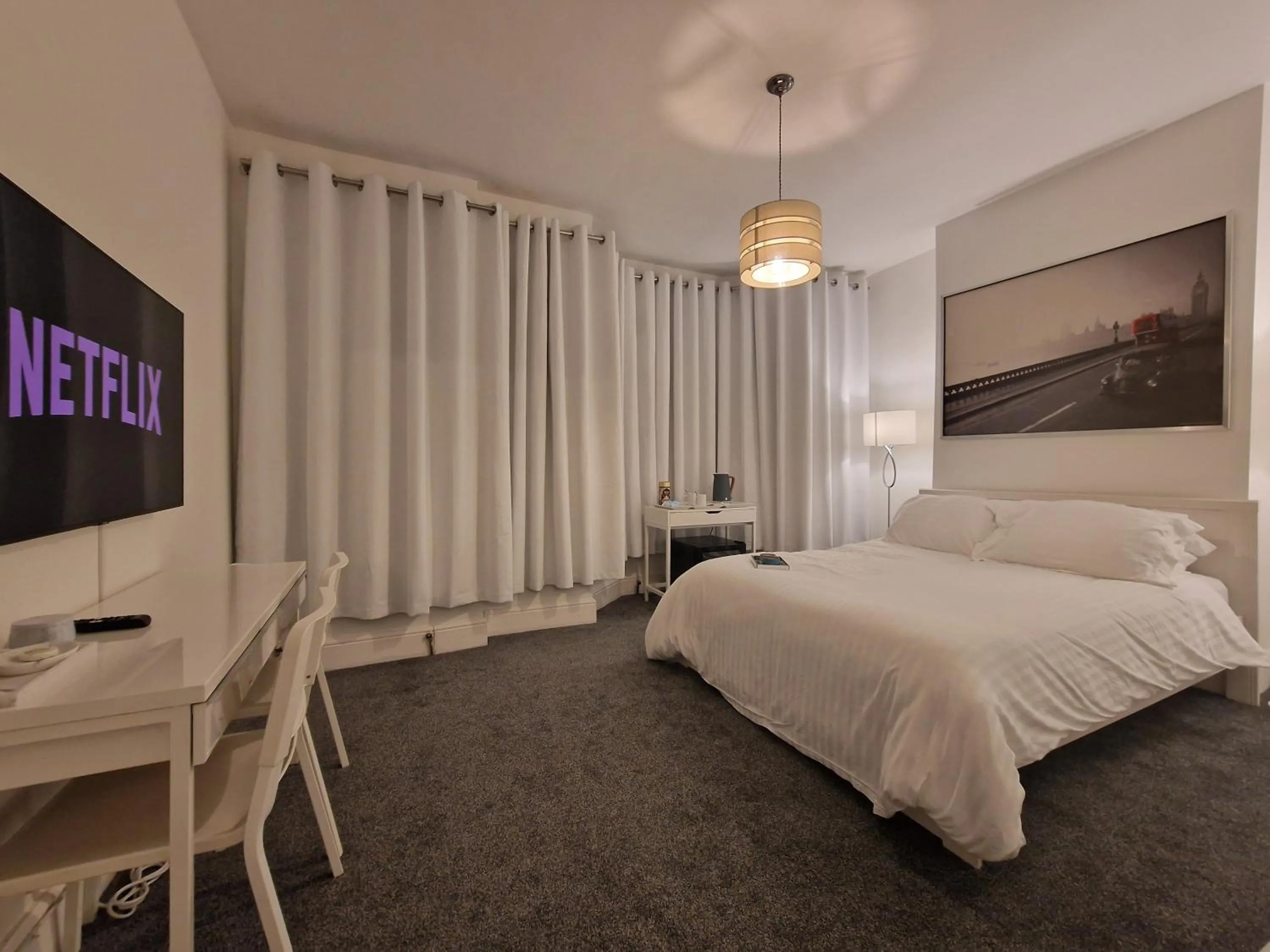 Bed in Beautiful Rooms, The London Collection