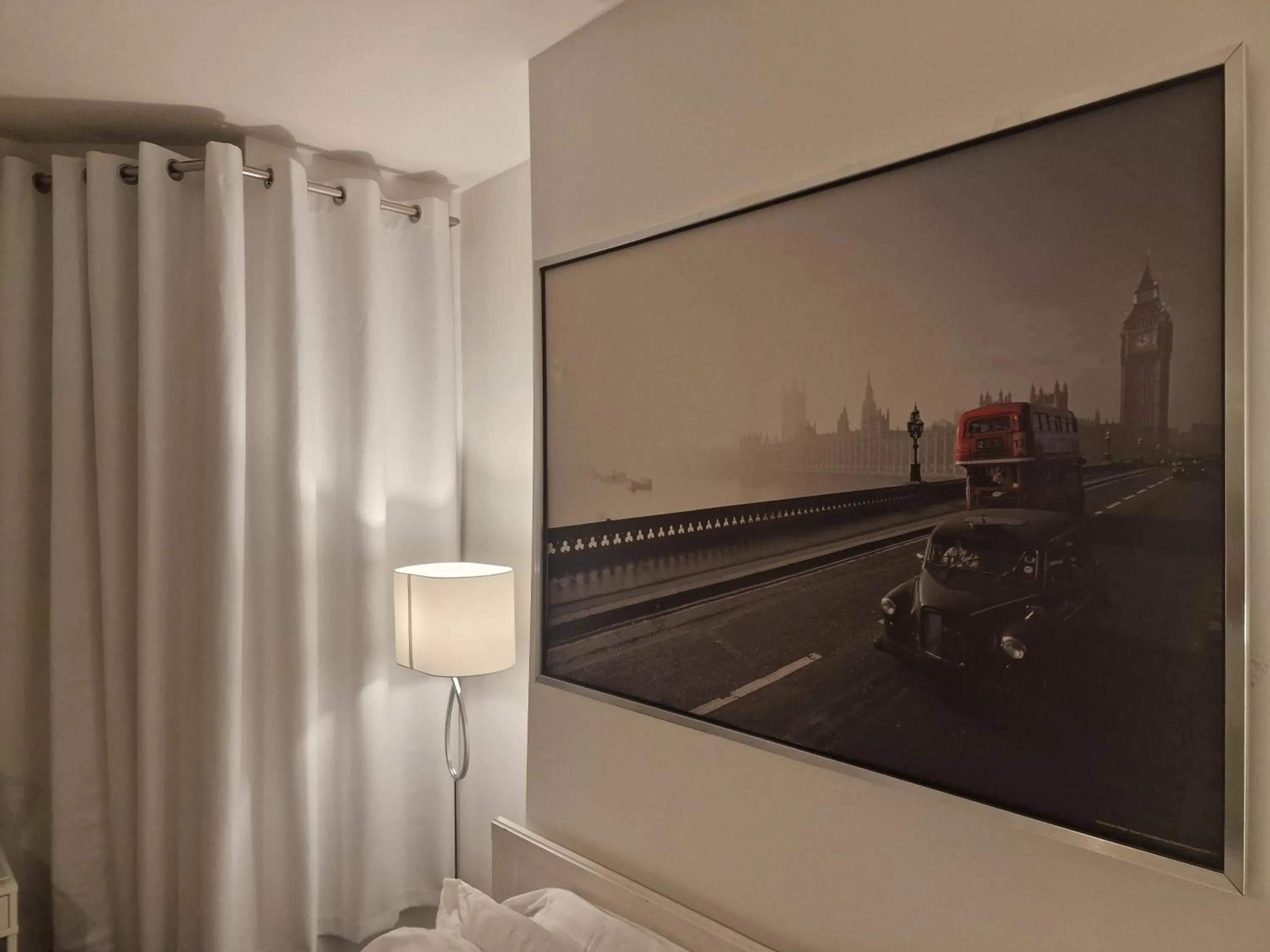 TV and multimedia in Beautiful Rooms, The London Collection