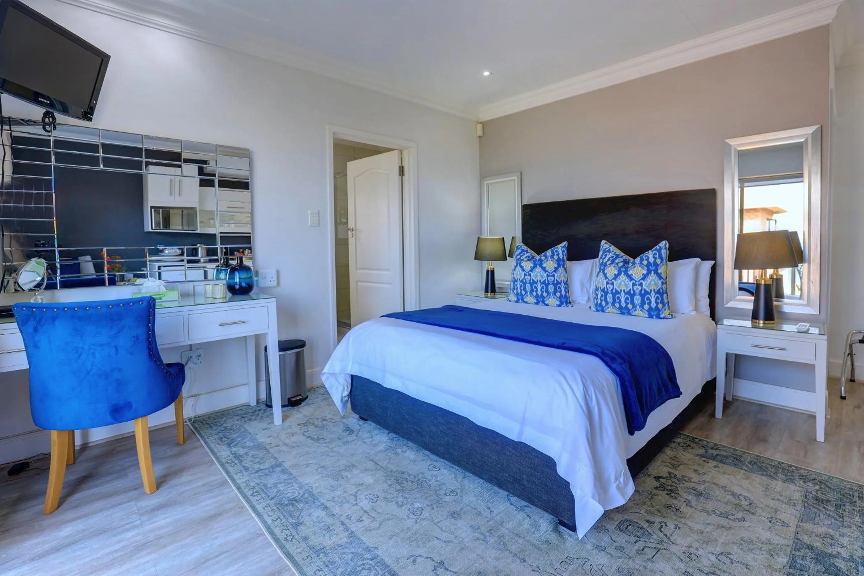 Luxury Suite - single occupancy in African Oceans Manor on the Beach