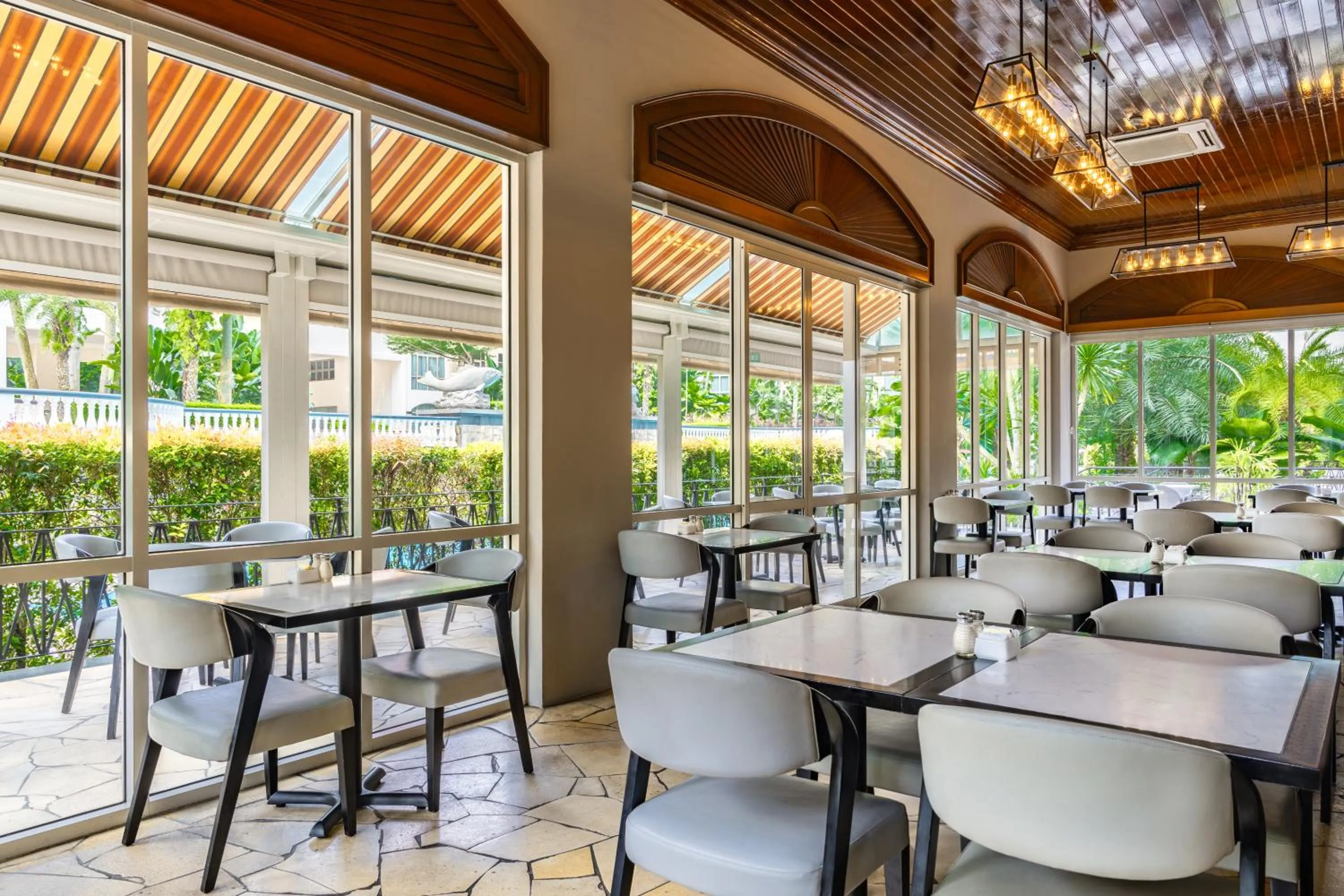 Restaurant/places to eat in Treetops Executive Residences