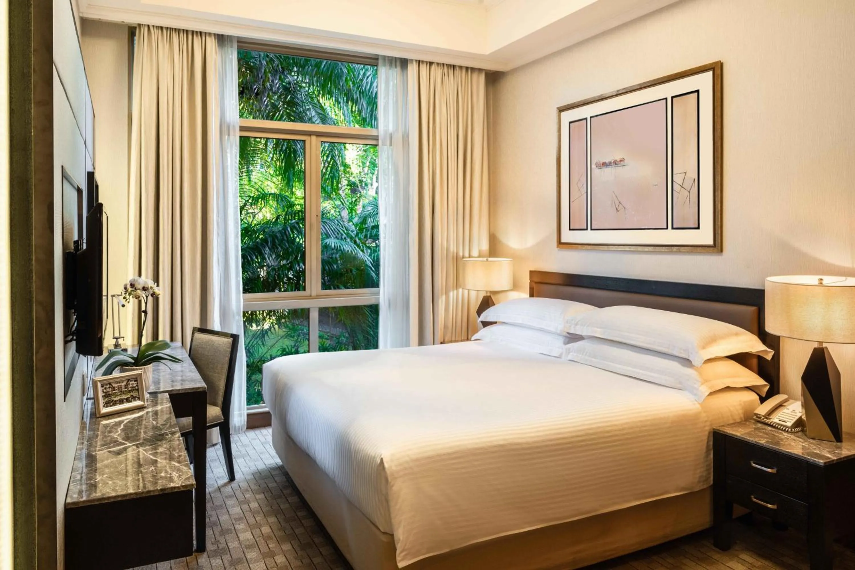 Bedroom, Bed in Treetops Executive Residences