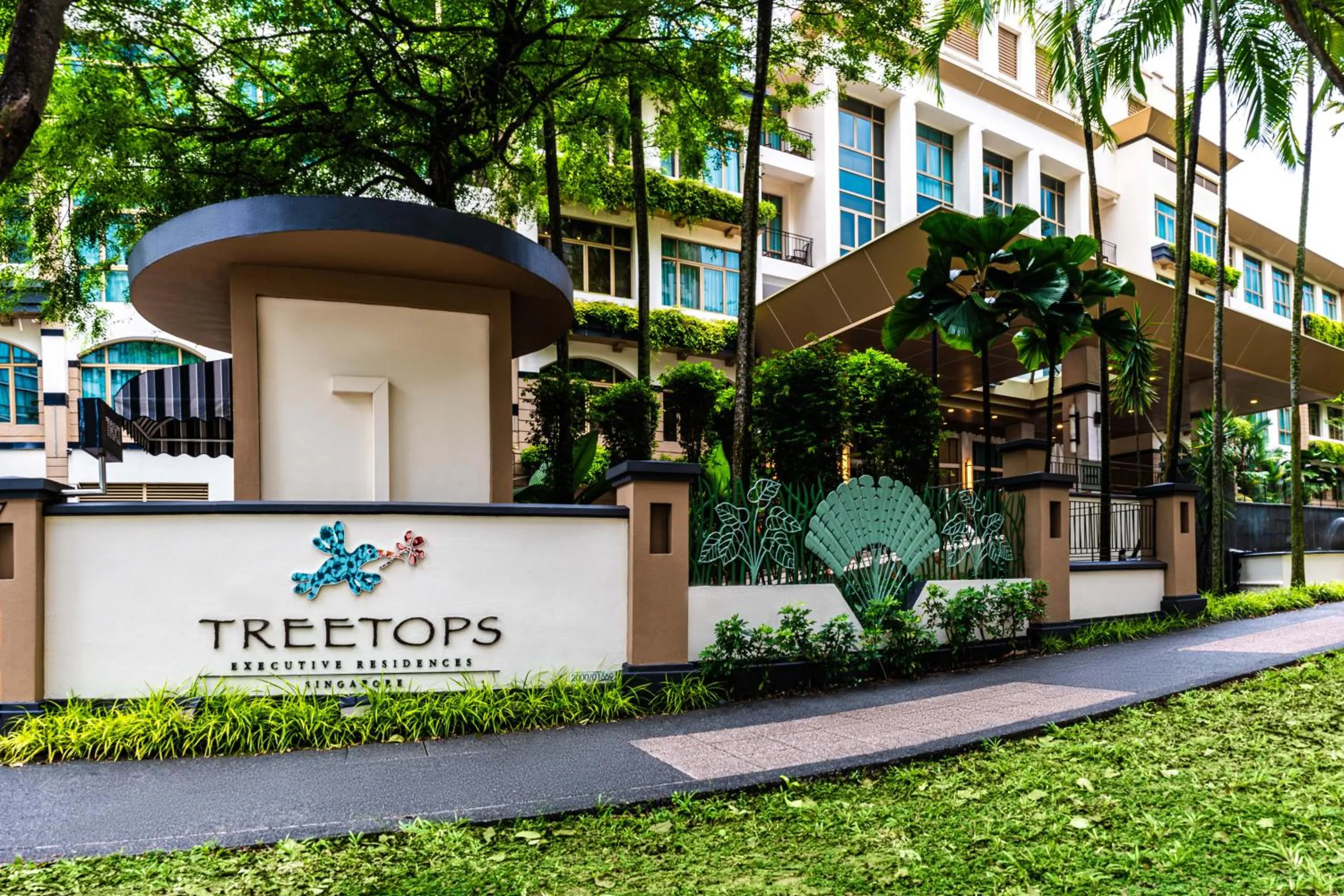 Facade/entrance in Treetops Executive Residences