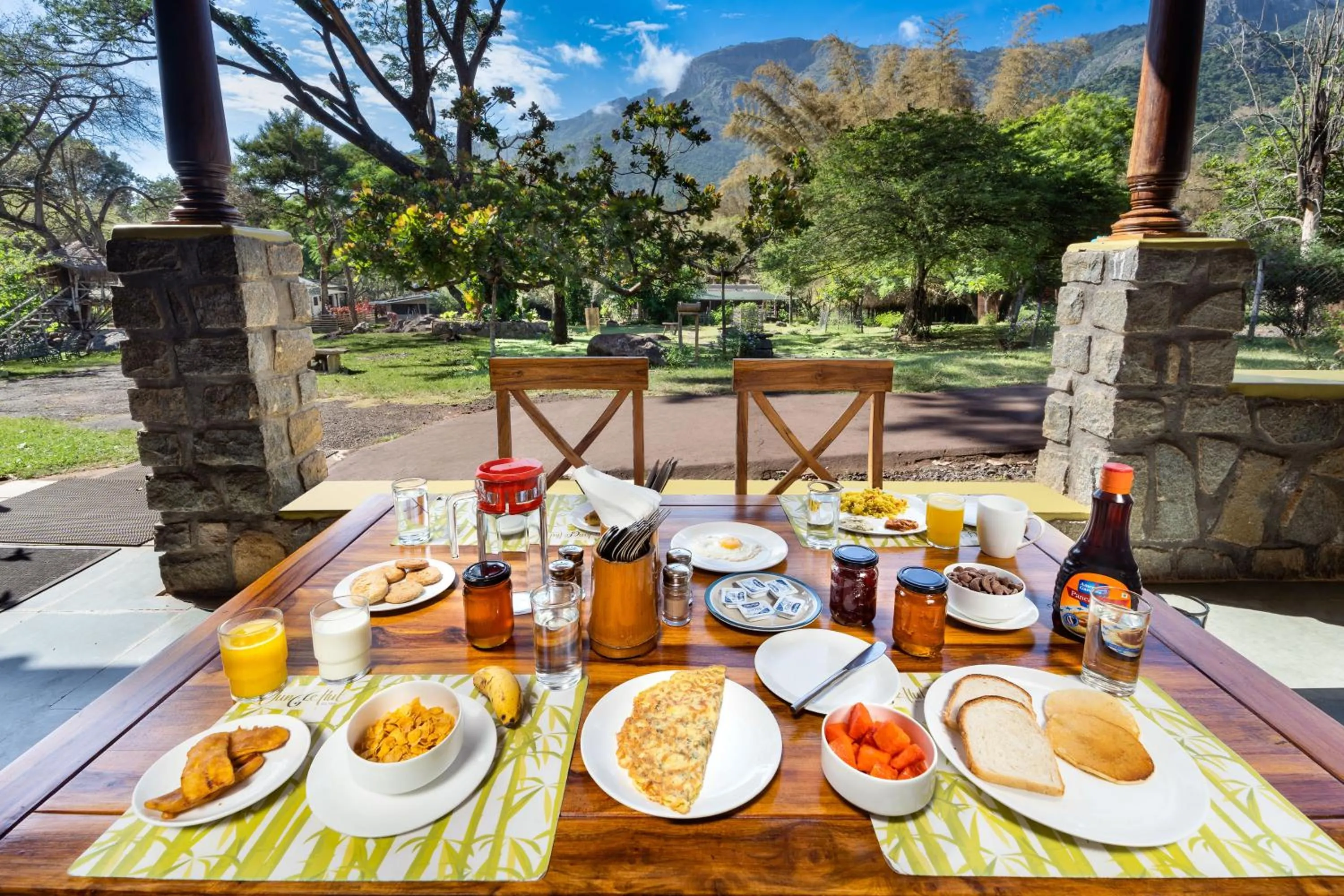 Restaurant/places to eat in Jungle Hut Resort