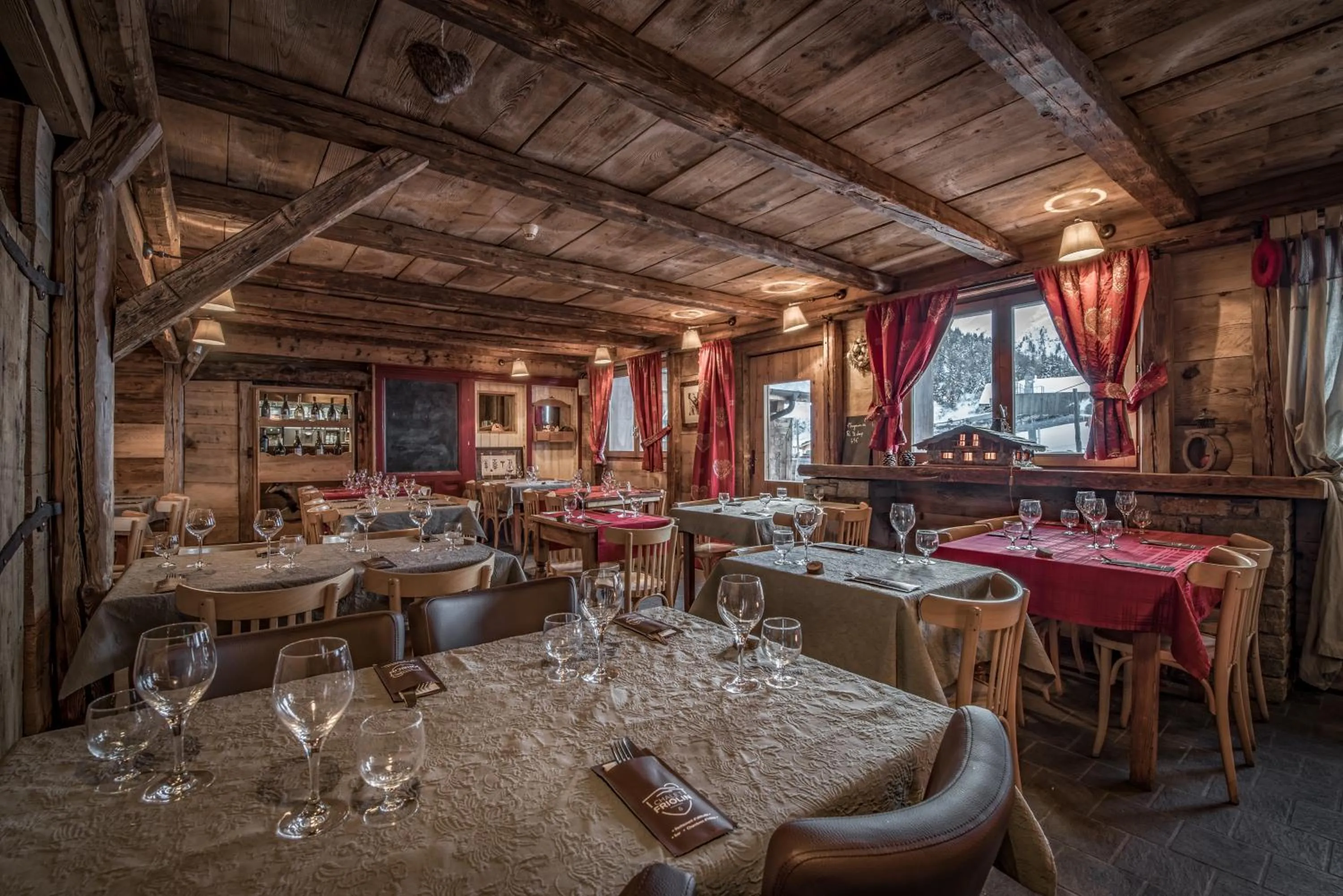 Restaurant/places to eat in Chalet Du Friolin