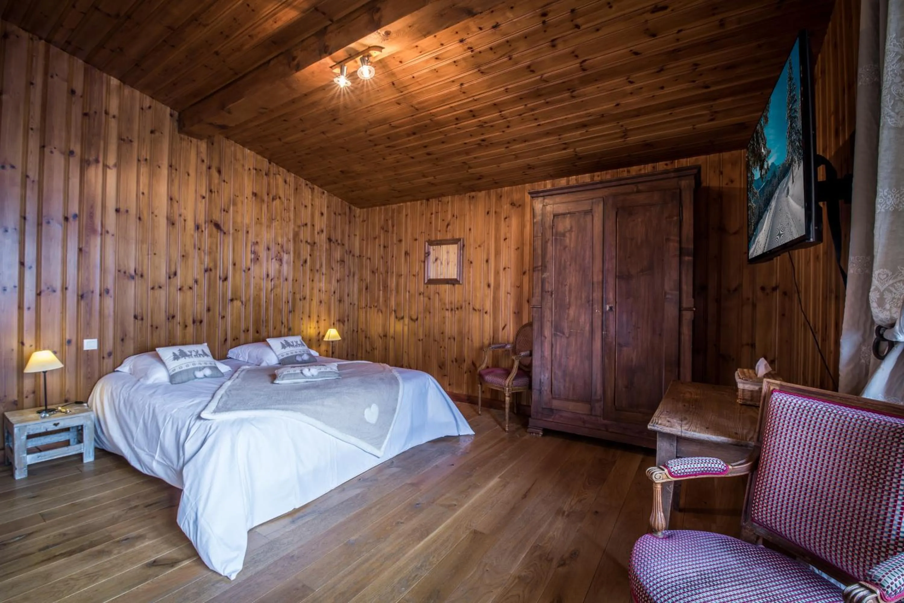Photo of the whole room, Bed in Chalet Du Friolin