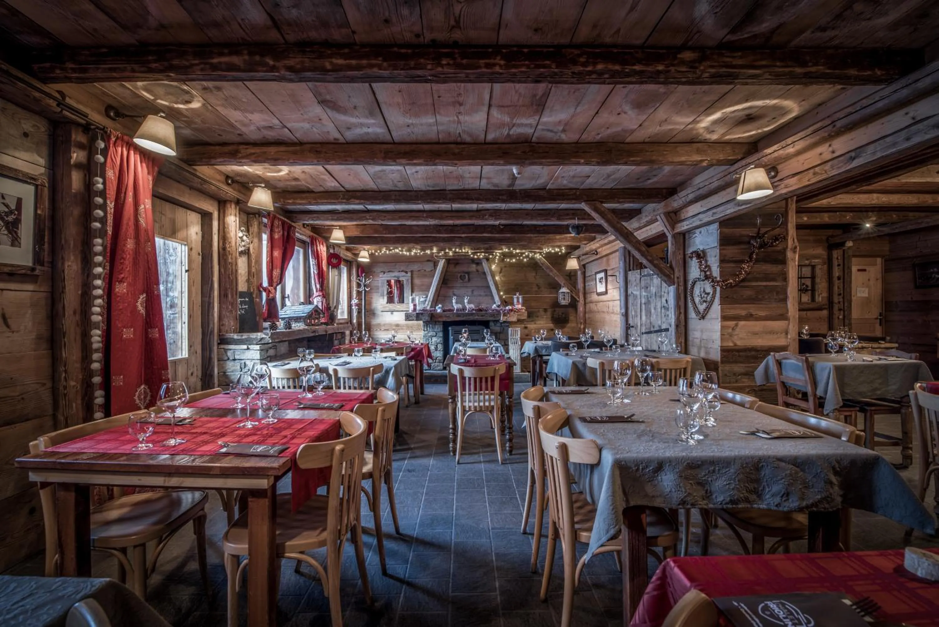Restaurant/places to eat in Chalet Du Friolin
