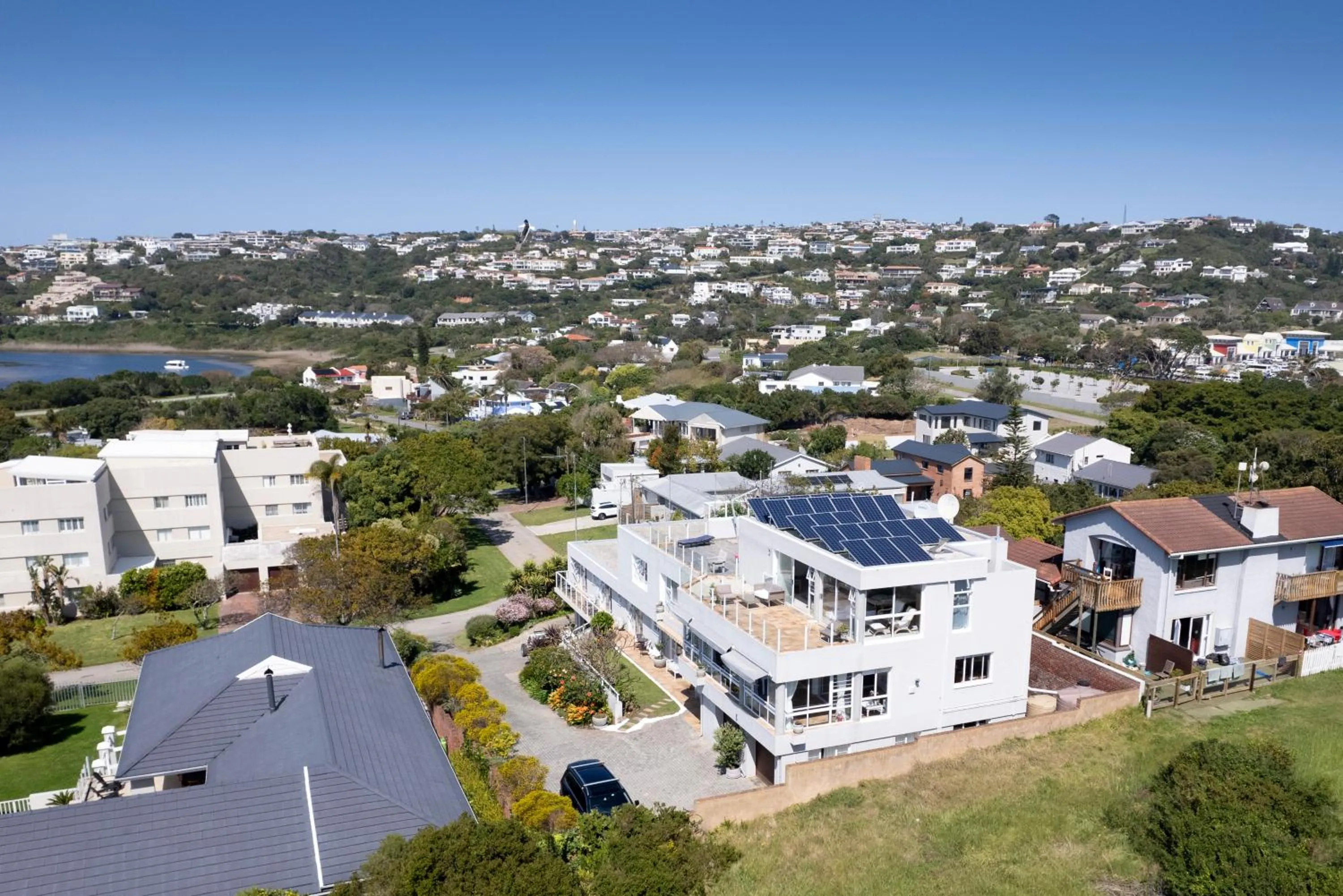 Property building in Thanda Vista