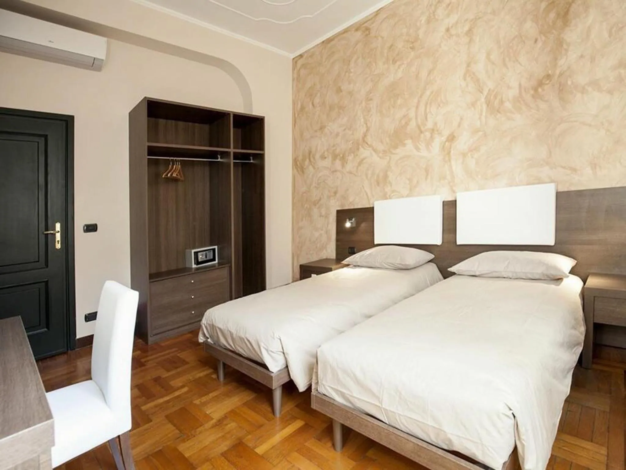 Photo of the whole room, Bed in VITTORIA ROOMS GuestHouse - the Original since 2015