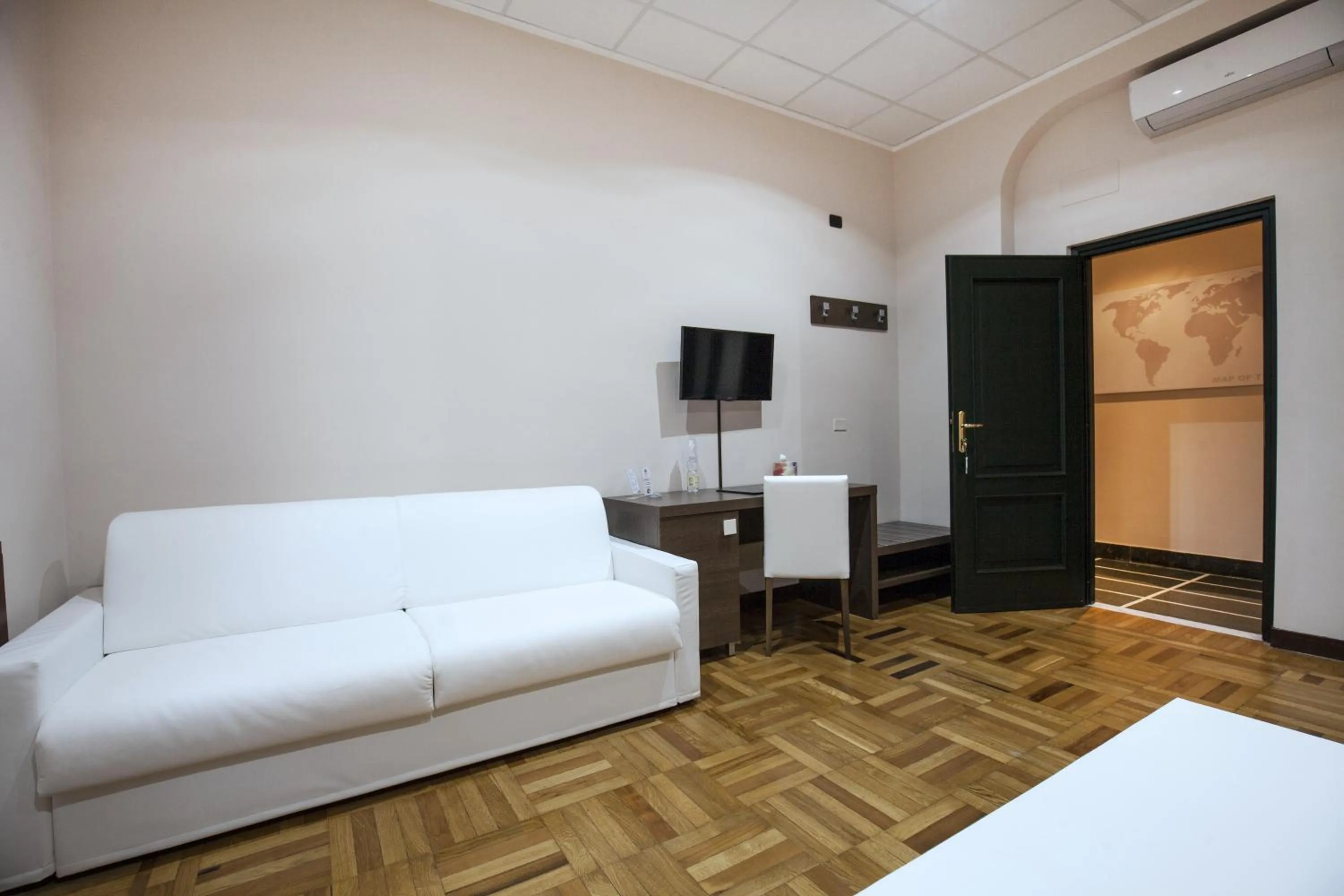 TV and multimedia, Bed in VITTORIA ROOMS GuestHouse - the Original since 2015