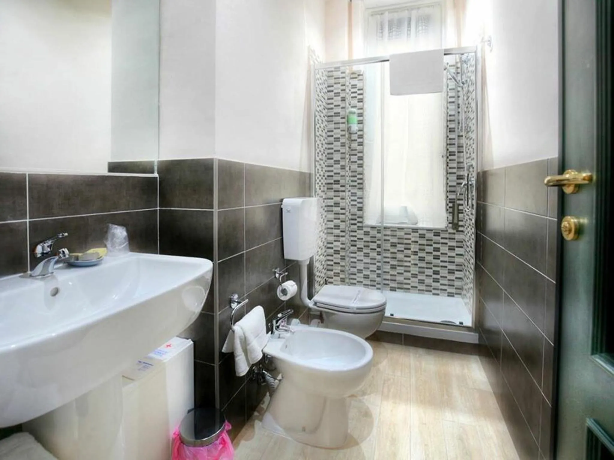 Shower in VITTORIA ROOMS GuestHouse - the Original since 2015