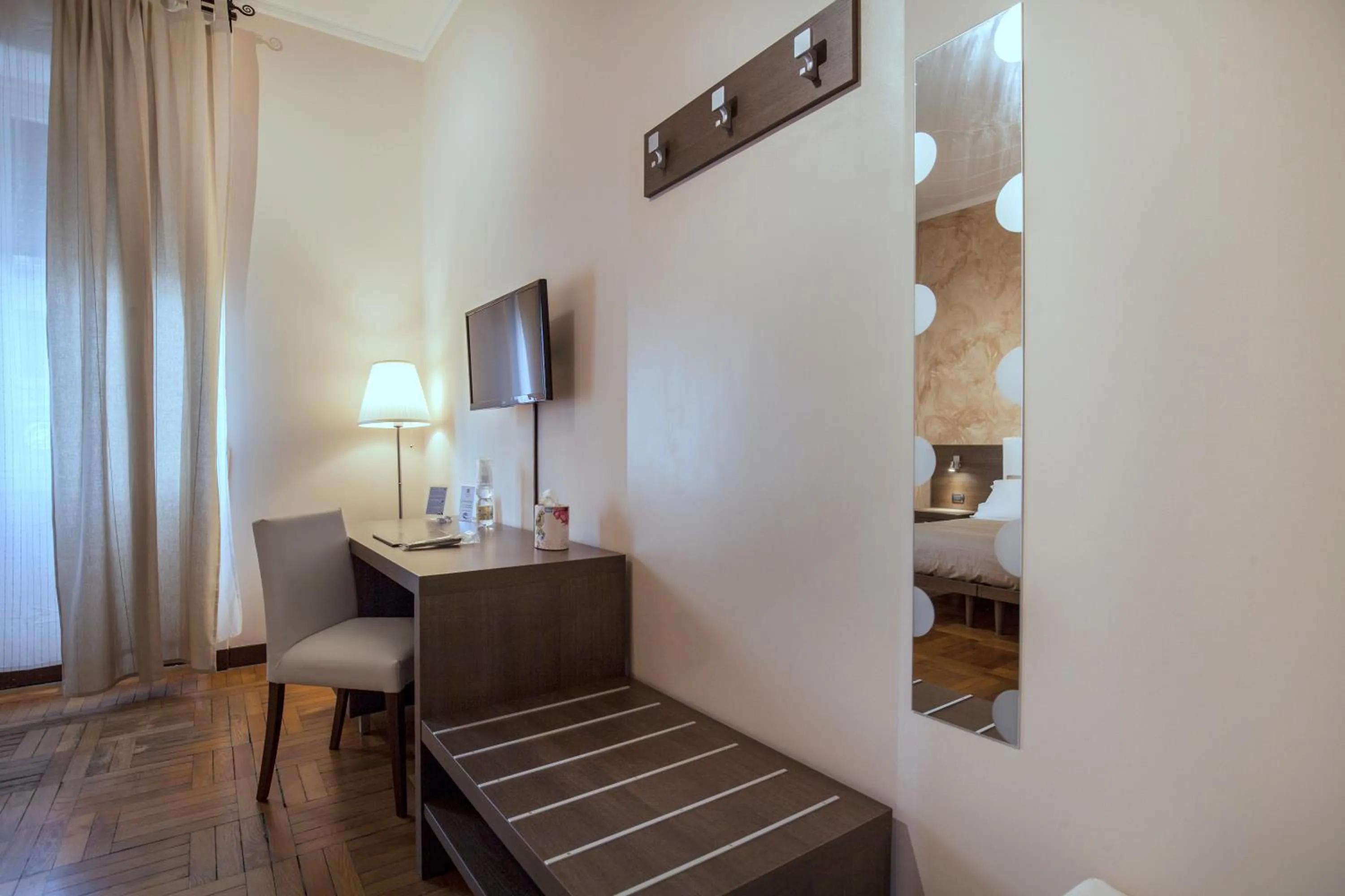 TV and multimedia in VITTORIA ROOMS GuestHouse - the Original since 2015