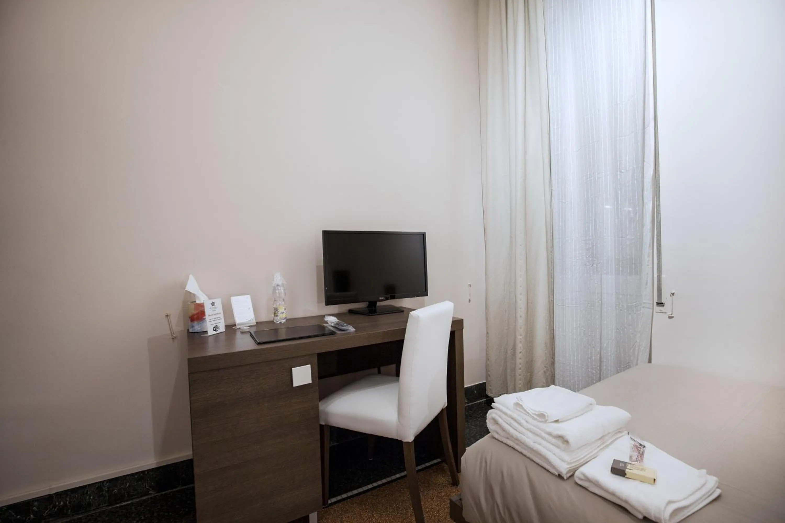 Photo of the whole room in VITTORIA ROOMS GuestHouse - the Original since 2015