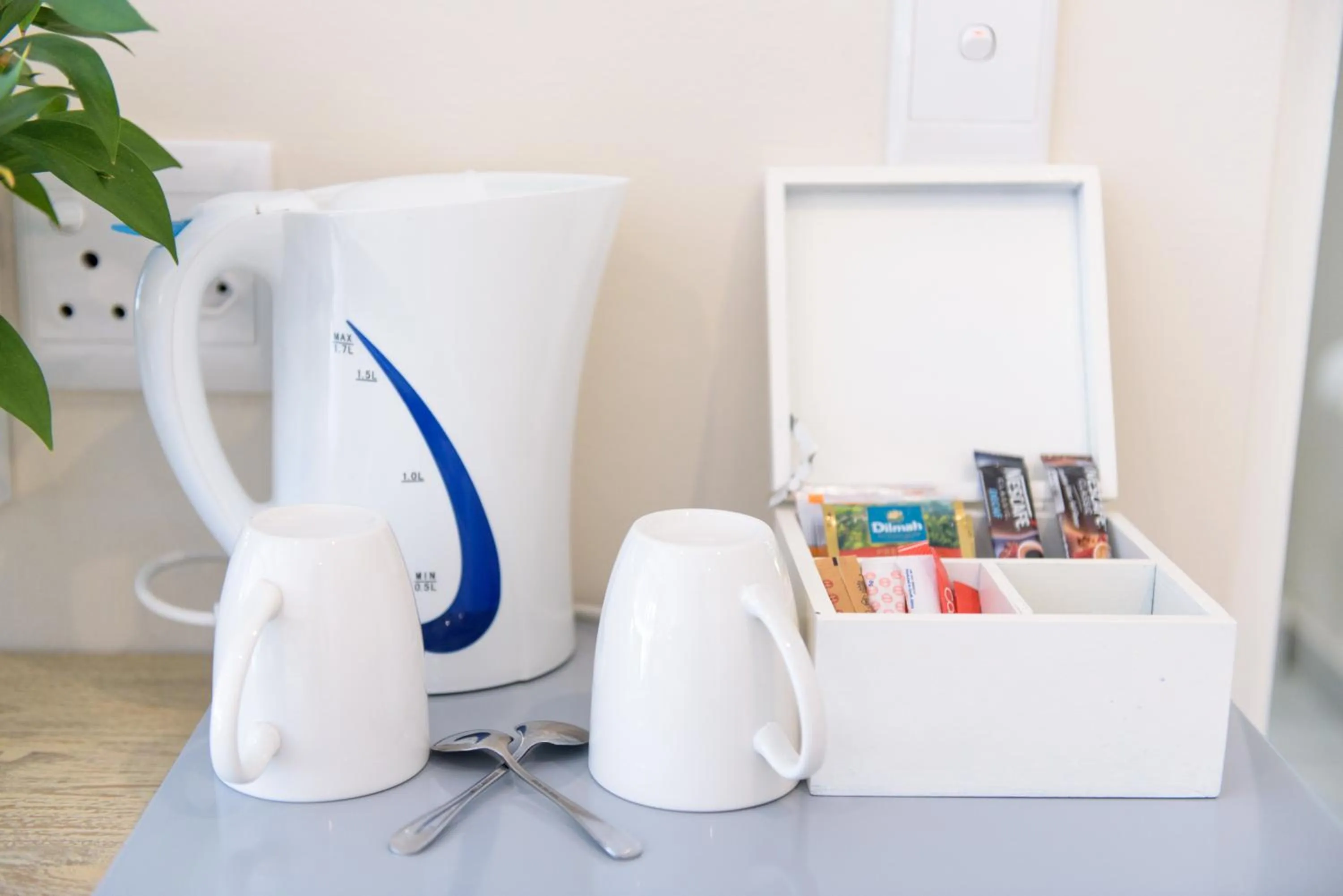 Coffee/tea facilities in Whalesong Hotel & Spa