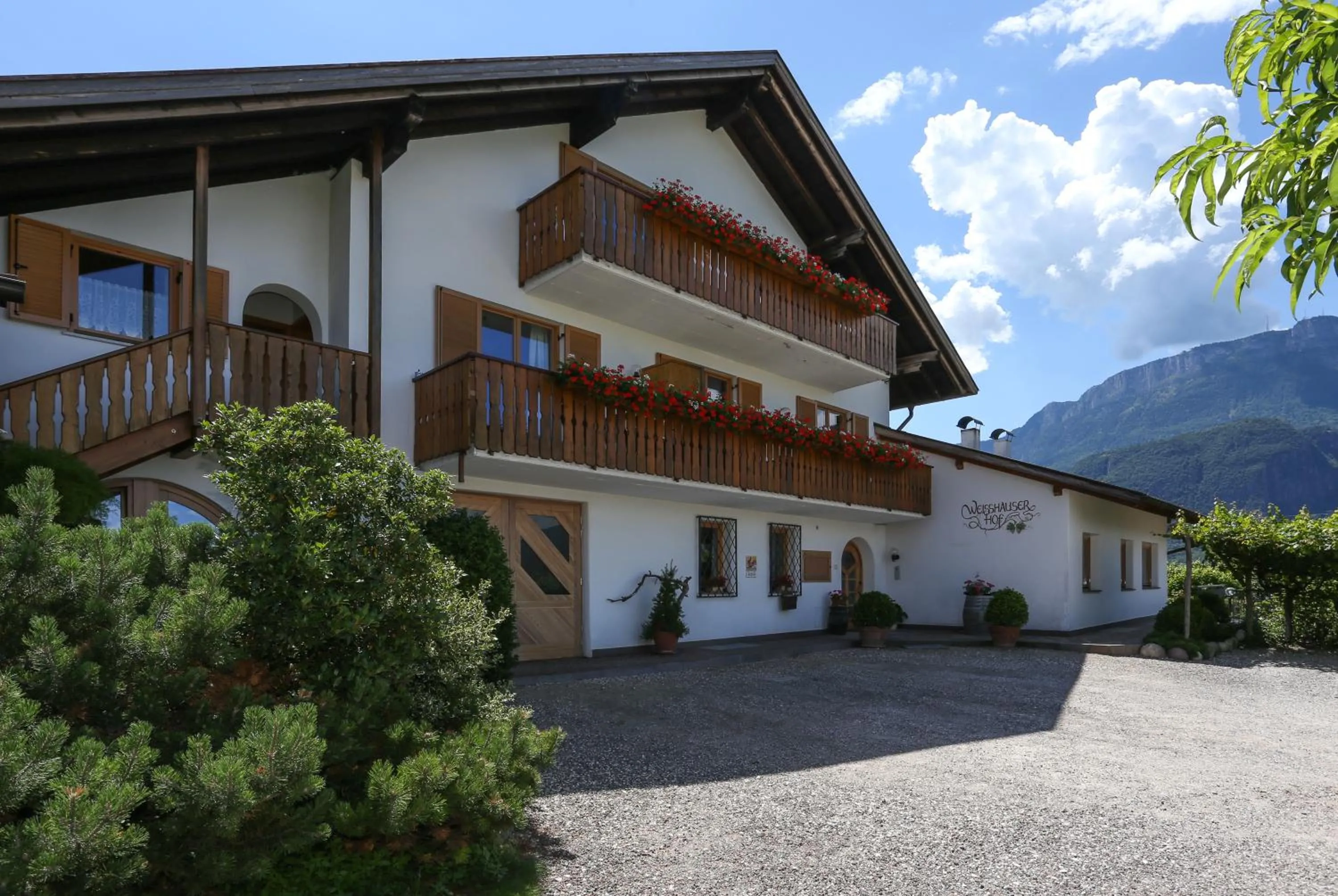 Property building in Appartements Weisshauserhof