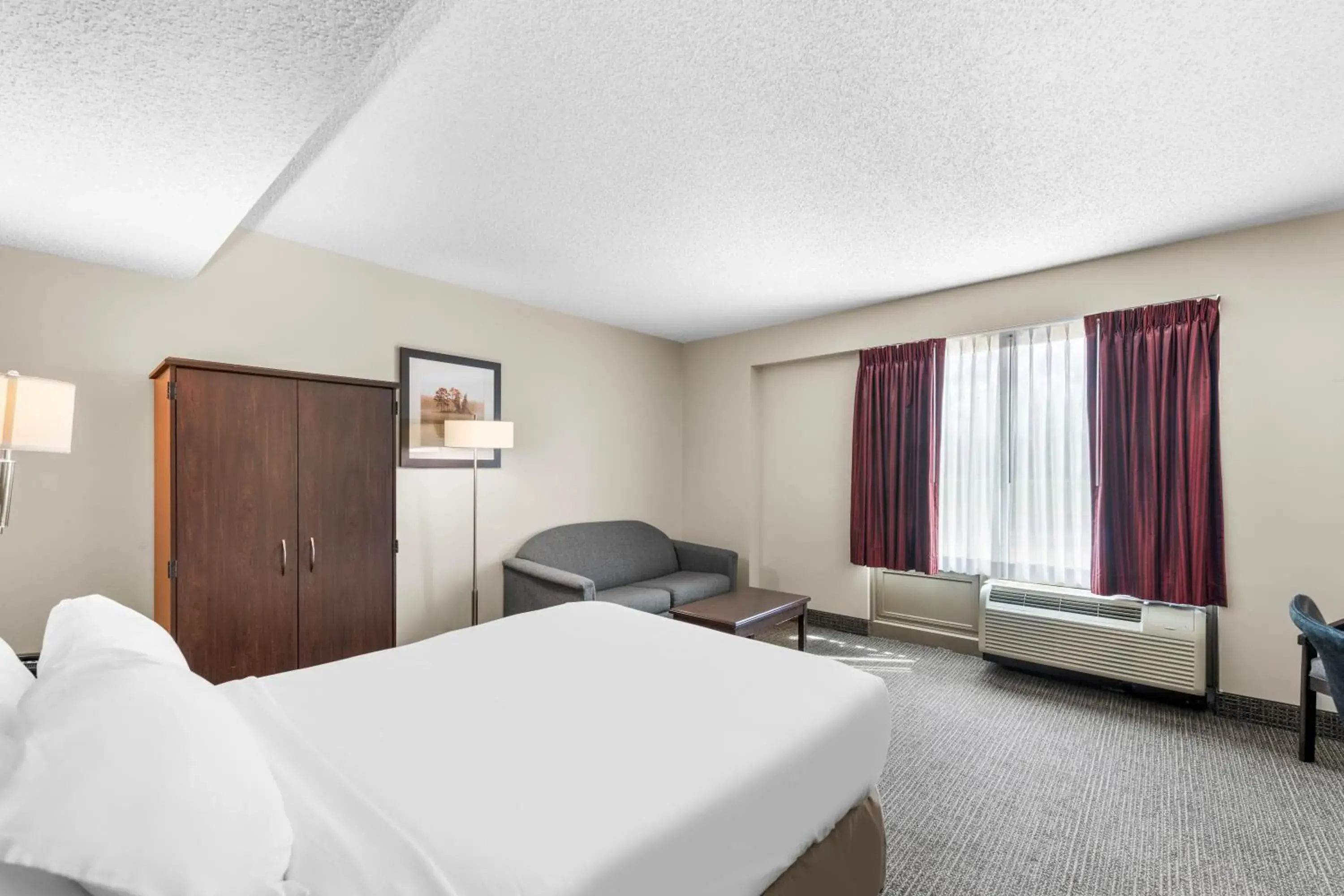 Standard Double Room in River's Edge Convention Center Standard Double Room in River's Edge Convention Center