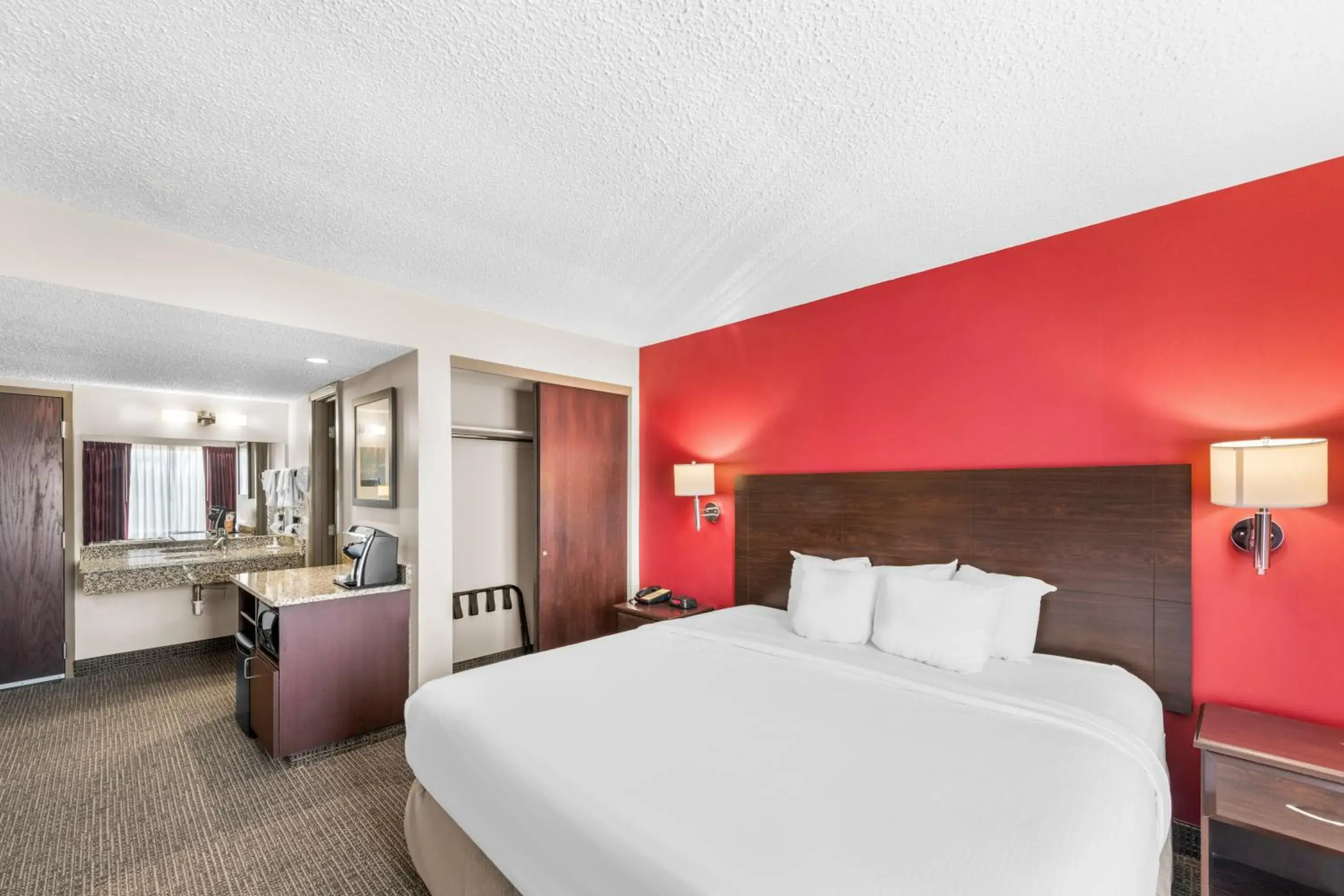 Single King Bed in River's Edge Convention Center Single King Bed in River's Edge Convention Center