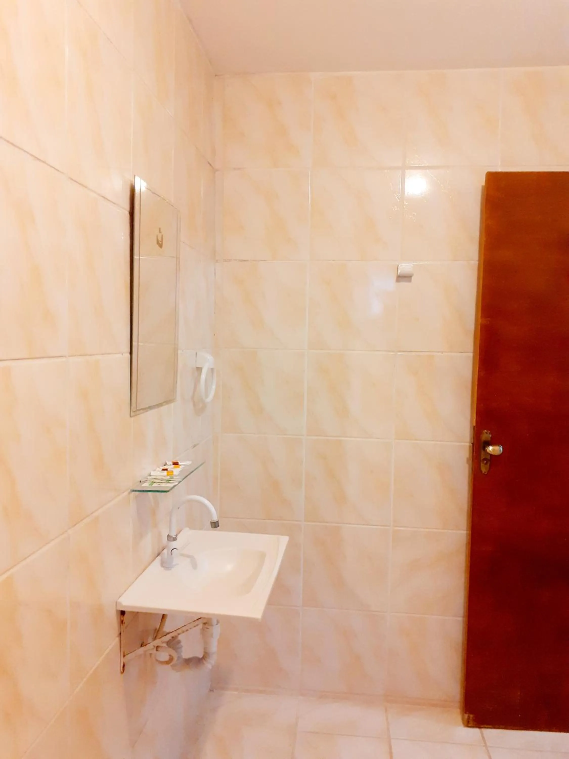 Bathroom in Pousada Rota Beach