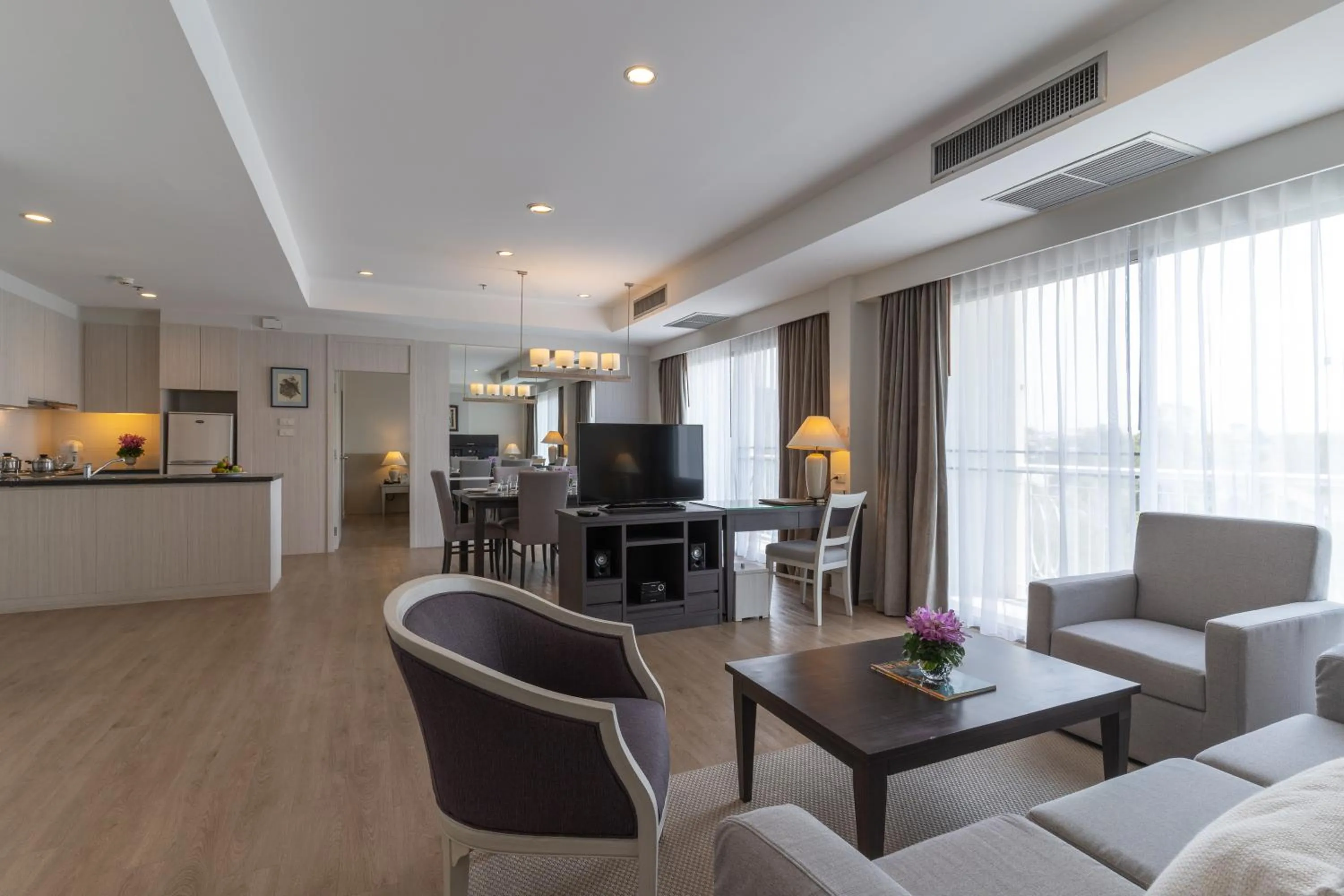 Living room in Classic Kameo Hotel and Serviced Apartments, Sriracha