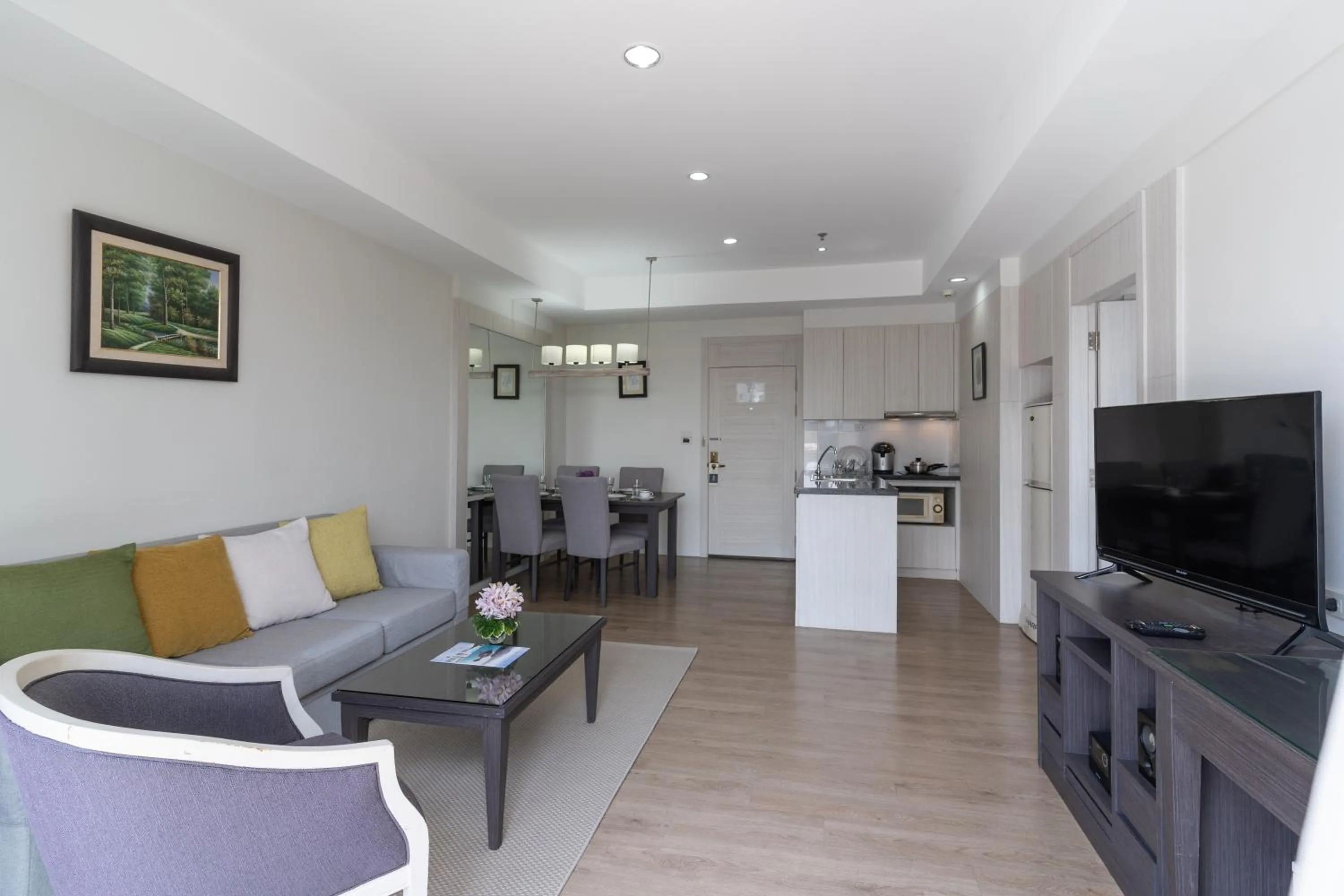 TV and multimedia in Classic Kameo Hotel and Serviced Apartments, Sriracha