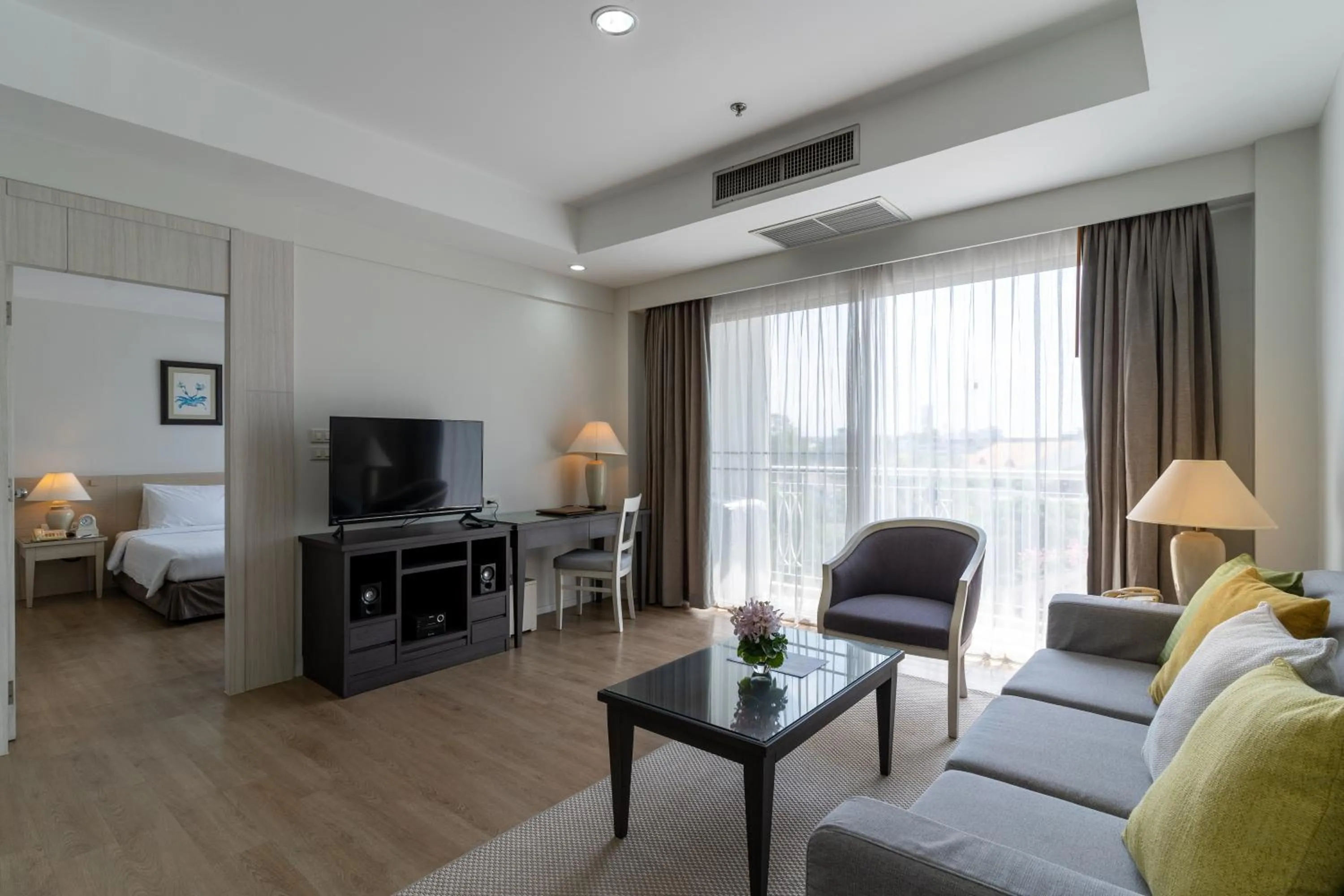 TV and multimedia, Bed in Classic Kameo Hotel and Serviced Apartments, Sriracha